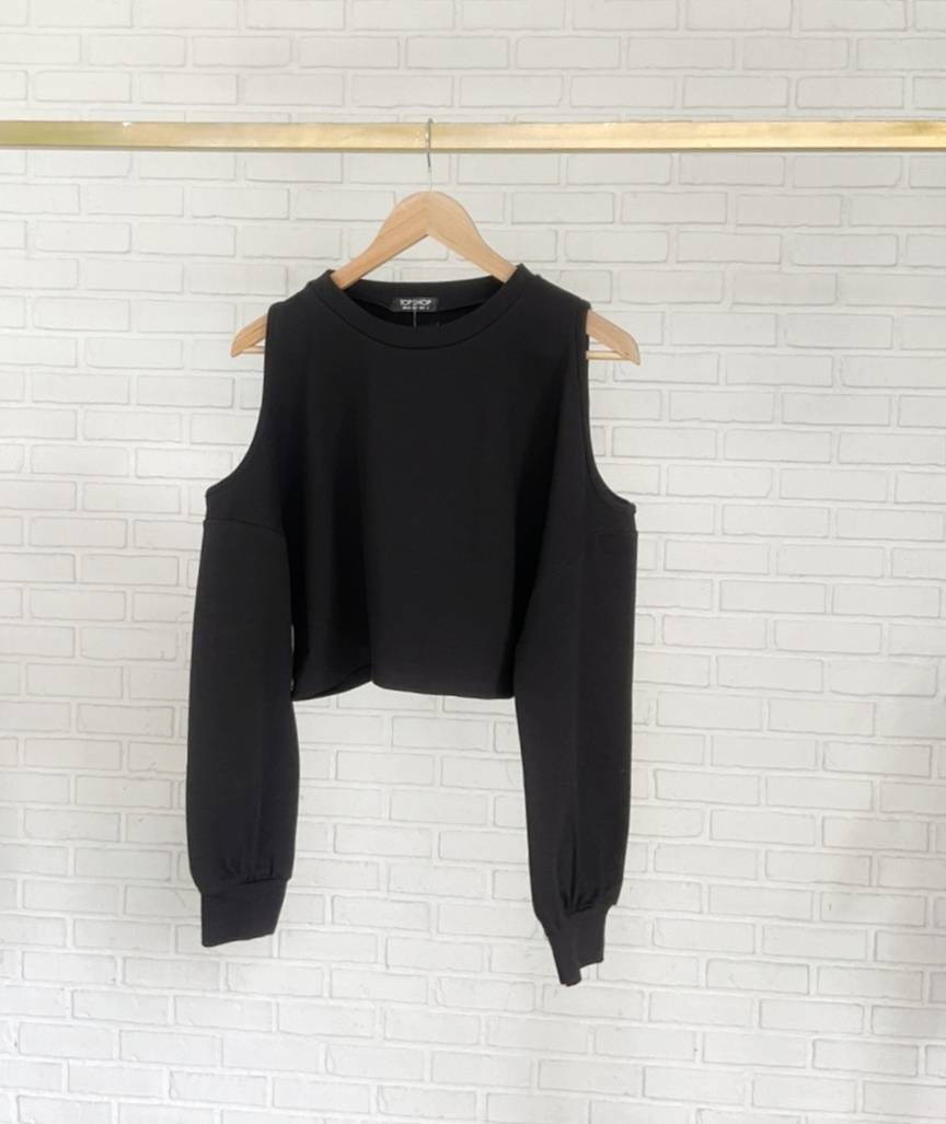 ไหล่เว้าสเวตเตอร์