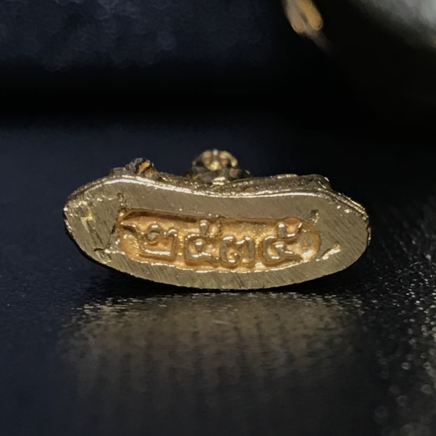 พระสมเด็จนางพญา ส.ก. ปี2535 เนื้อทองคำ พิมพ์เล็ก 5รอบพระราชินี หลวงปู่โต๊ะปลุกเสก(ในหลวงและพระราชินีเสด็จในพิธี) พร้อมกล่องบรรจุเดิม(นิยม)