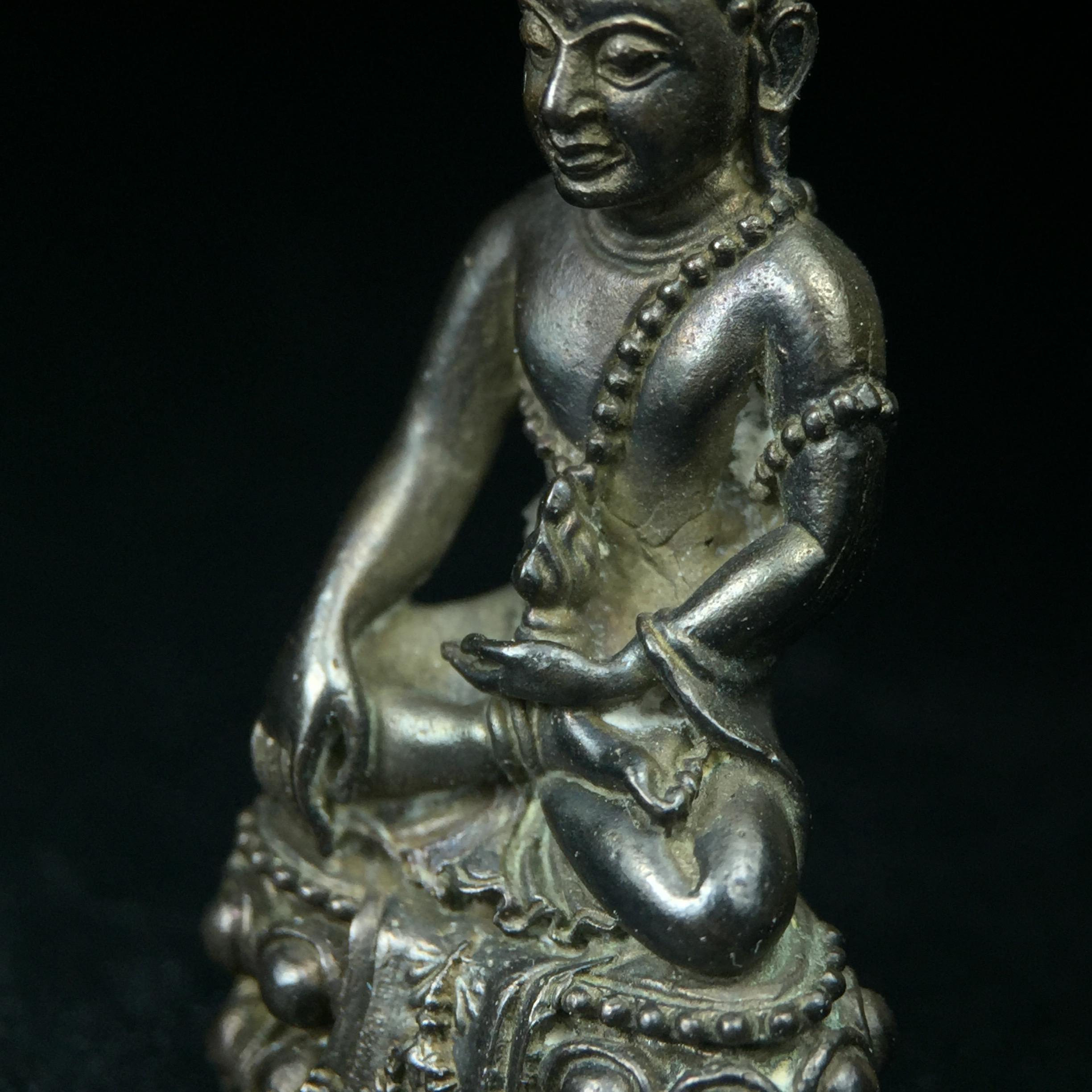 พระกริ่งศิรากาศ ภปร.(พระกริ่งคุ้มเกล้า)วัตถุมงคล"คุ้มเกล้าฯ" มูลนิธิ “คุ้มเกล้า” ในพระบรมราชูปถัมภ์ จัดสร้าง โรงพยาบาลภูมิพล เนื้อนวโลหะ(พิมพ์หน้าไทย)(ในหลวงรัชกาลที่9เสด็จเททอง)(พิธีใหญ่)(นิยม)