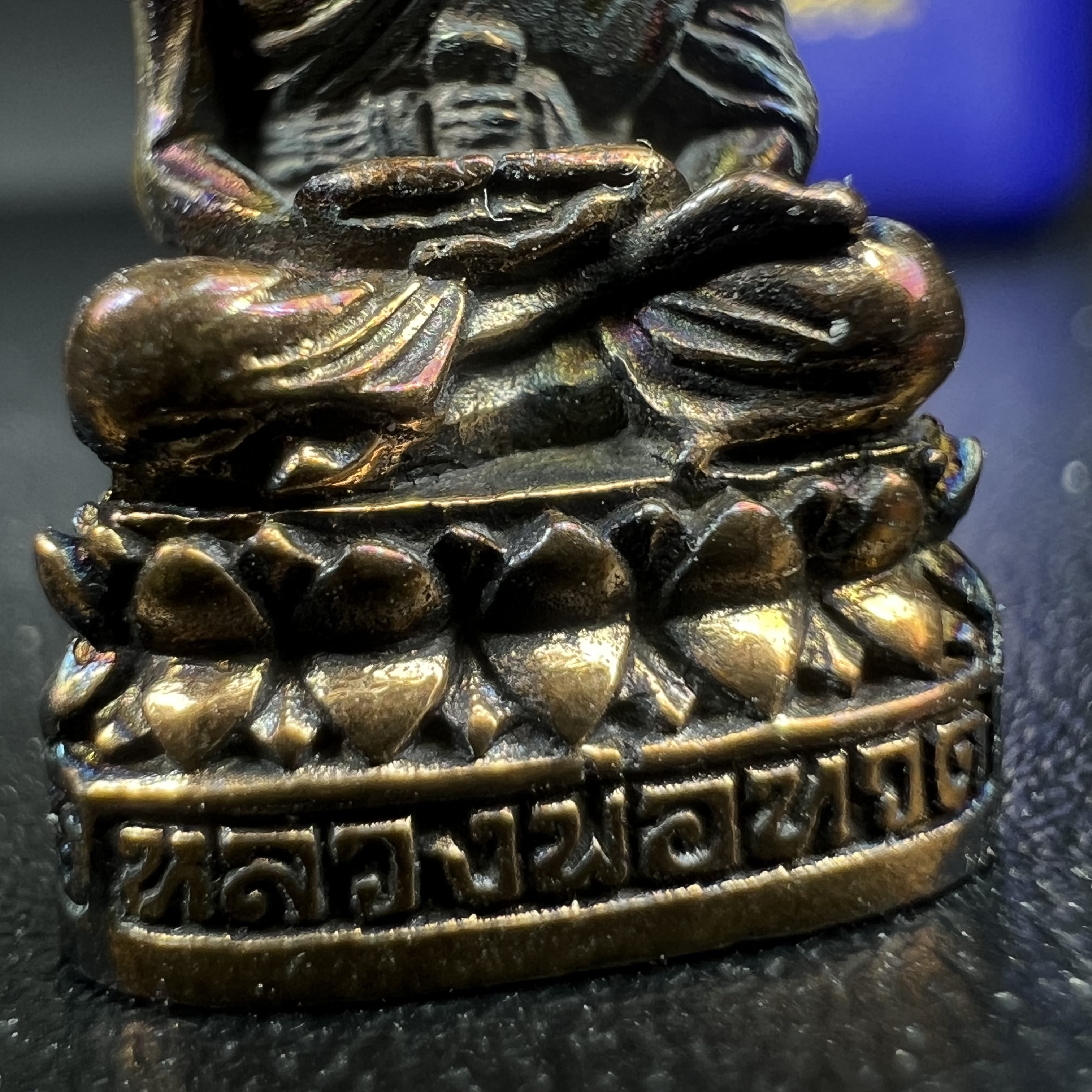 รูปเหมือนหล่อลอยองค์หลวงปู่ทวด รุ่น 111ปี กระทรวงกลาโหม เนื้อนวโลหะรมดำ-ปัดเงา ปี2540 พิธีใหญ่ เข้มขลัง นิยม พร้อมกล่องบรรจุเดิม(คัดสภาพสวยผิวเทพๆผิวรุ้งๆ)ทั้งพิธีทั้งพุทธศิลป์ทรงคุณค่าอีกหนึ่งรุ่นยอดนิยม