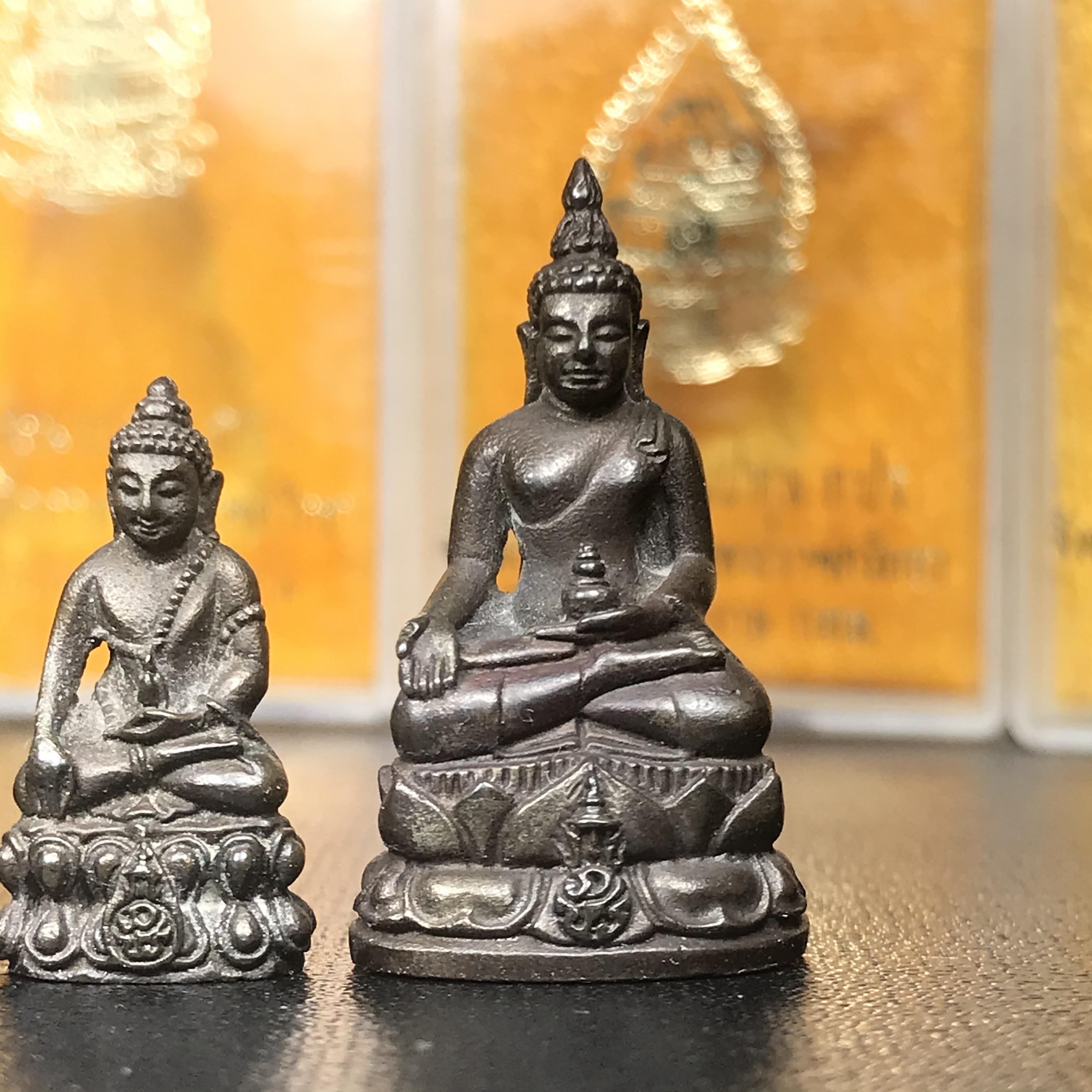 พระกริ่งนวปทุม ภปร.-พระชัยวัฒน์นวปทุม ภปร.-พระกริ่งไพรีพินาศ ภปร. รุ่นแรก วัดปทุมวนาราม ครบชุดเนื้อนวโลหะ ปี2535(ในหลวงรัชกาลที่9เสด็จเททอง)(1ใน3000ชุด)หายาก