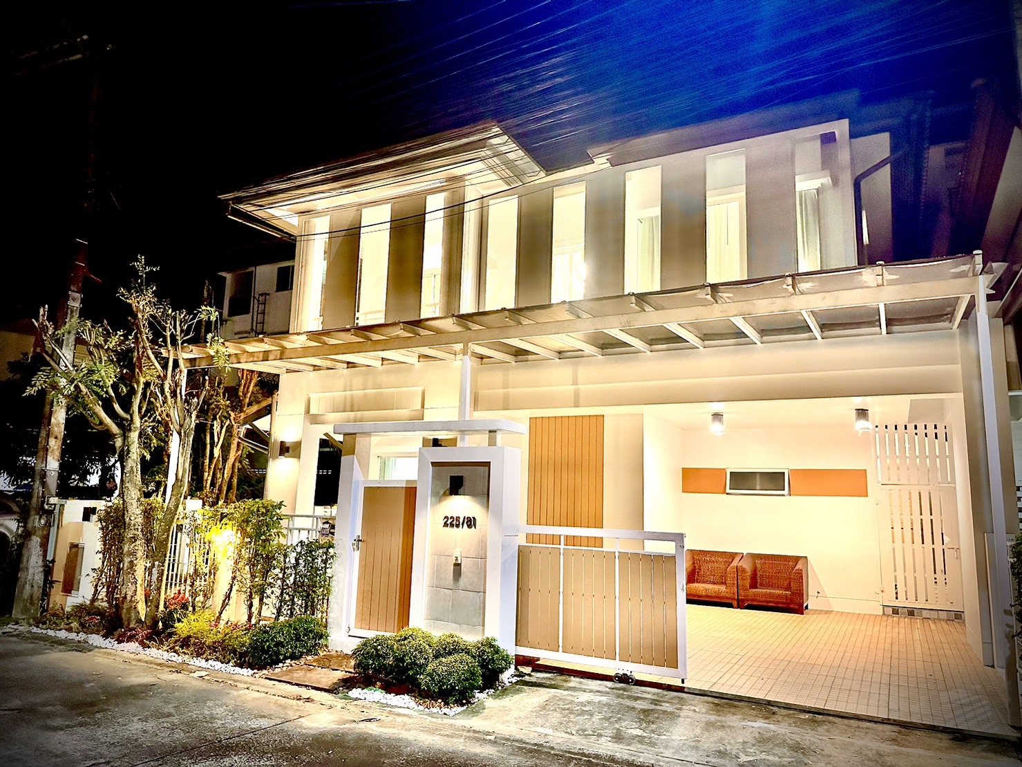 For Rent : Pakhlok, 2-Storey House with garden view, 3 bedrooms 2 bathrooms