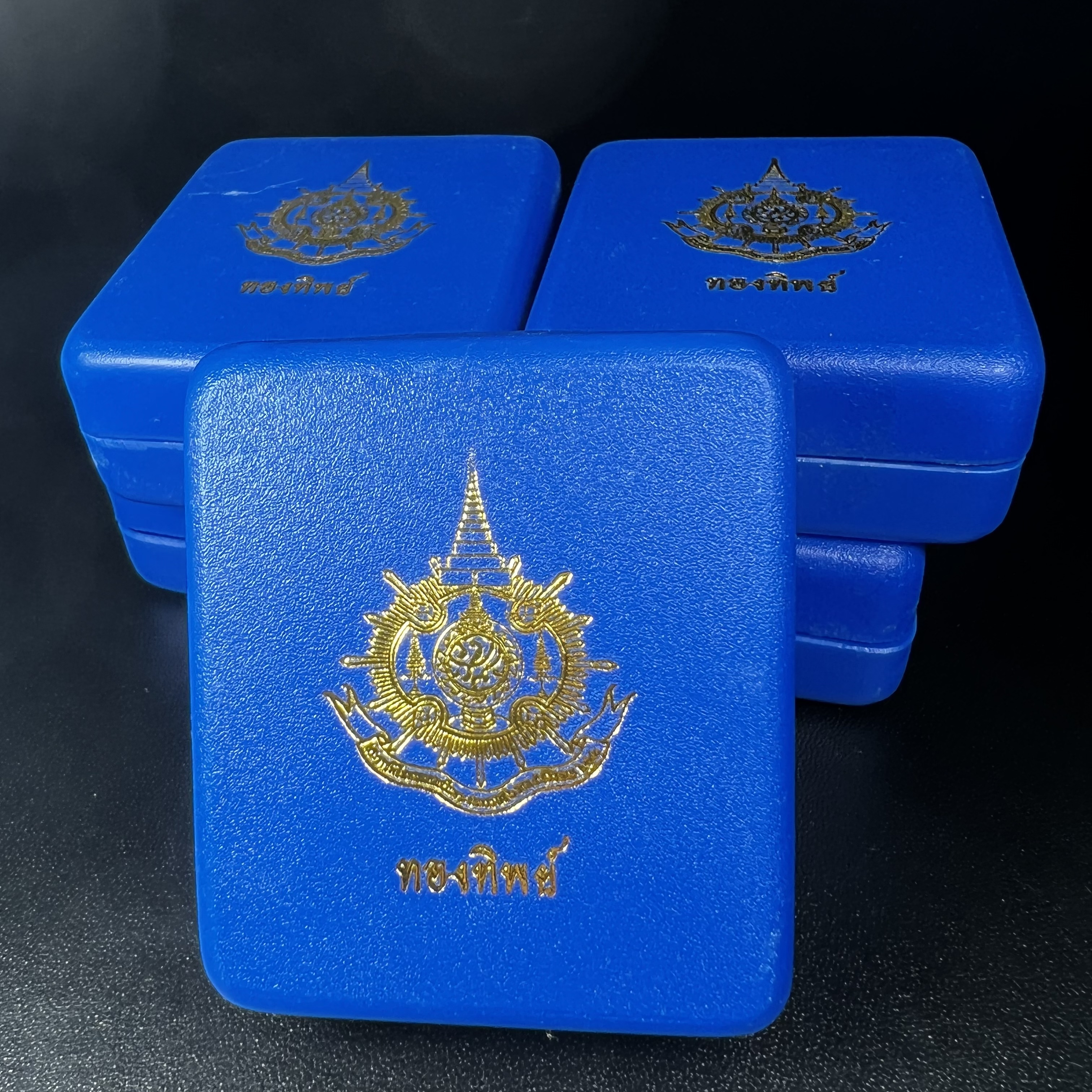 เหรียญมิ่งมหามงคล เฉลิมพระชนมพรรษา 6 รอบ72 พรรษา ในหลวงรัชกาลที่9 ปี 2542 เนื้อทองทิพย์ สภาพคัดสวยดุจทองคำซีนซองเดิมพร้อมกล่องบรรจุเดิม