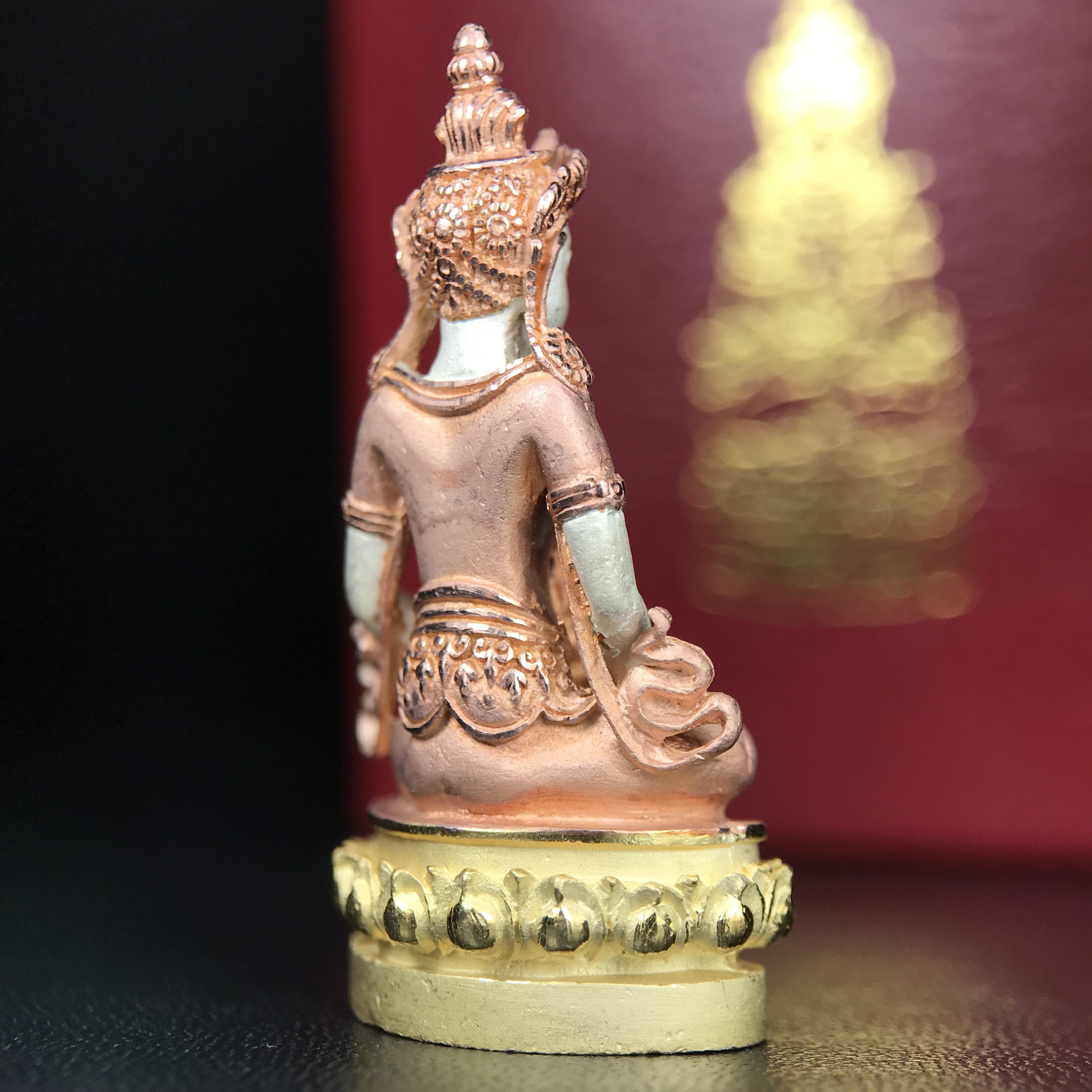 พระกริ่งอวโลกิเตศวร ( เจ้าแม่กวนอิม ) วัดโพธิ์แมนคุณาราม รุ่นอุดมโภคทรัพย์ พ.ศ.2539 เนื้อเงิน 3 กษัตริย์ ผิวสวยเดิมพร้อมกล่องบรรจุเดิม (อีกหนึ่งรุ่นยอดนิยม พุทธศิลป์สวยงดงาม)