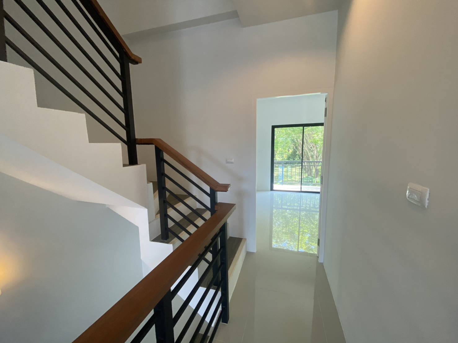 For Sales : Chaofah, 3-Storey Commercial Building, 3 Bedrooms 4 Bathrooms