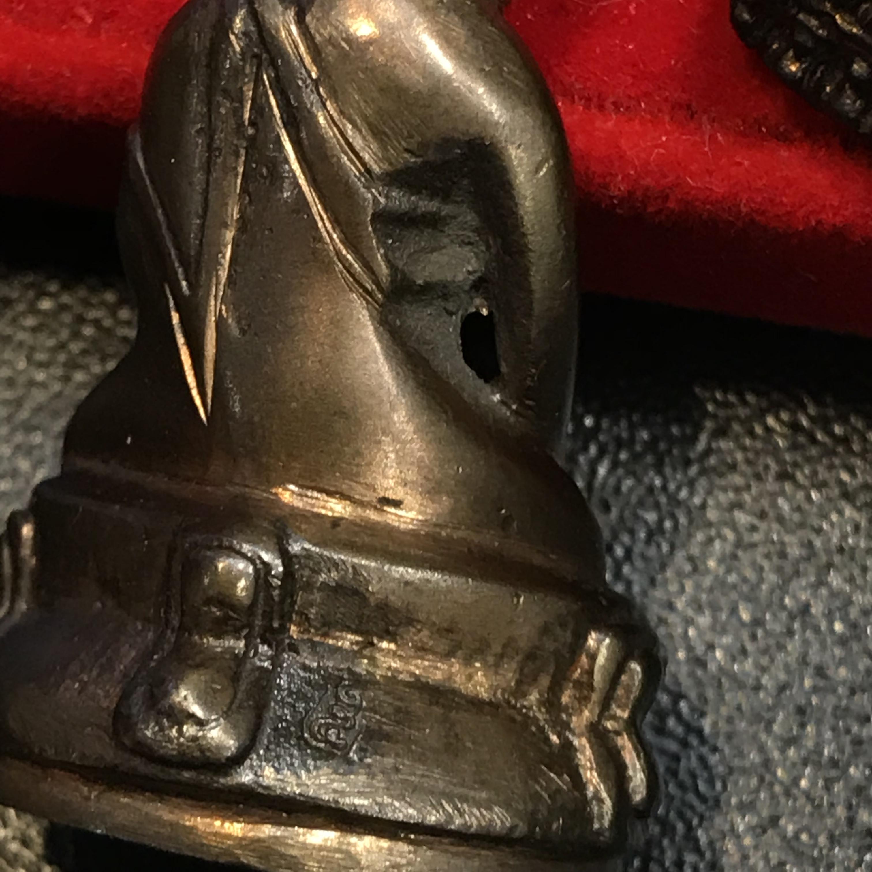 พระกริ่ง-พระชัยวัฒน์ ปวเรศ ปี2530 วัดบวรนิเวศราชวรวิหาร(ในหลวง ร.9 เสด็จเททอง)(บรรจุเส้นเกษาในหลวงรัชกาลที่9)