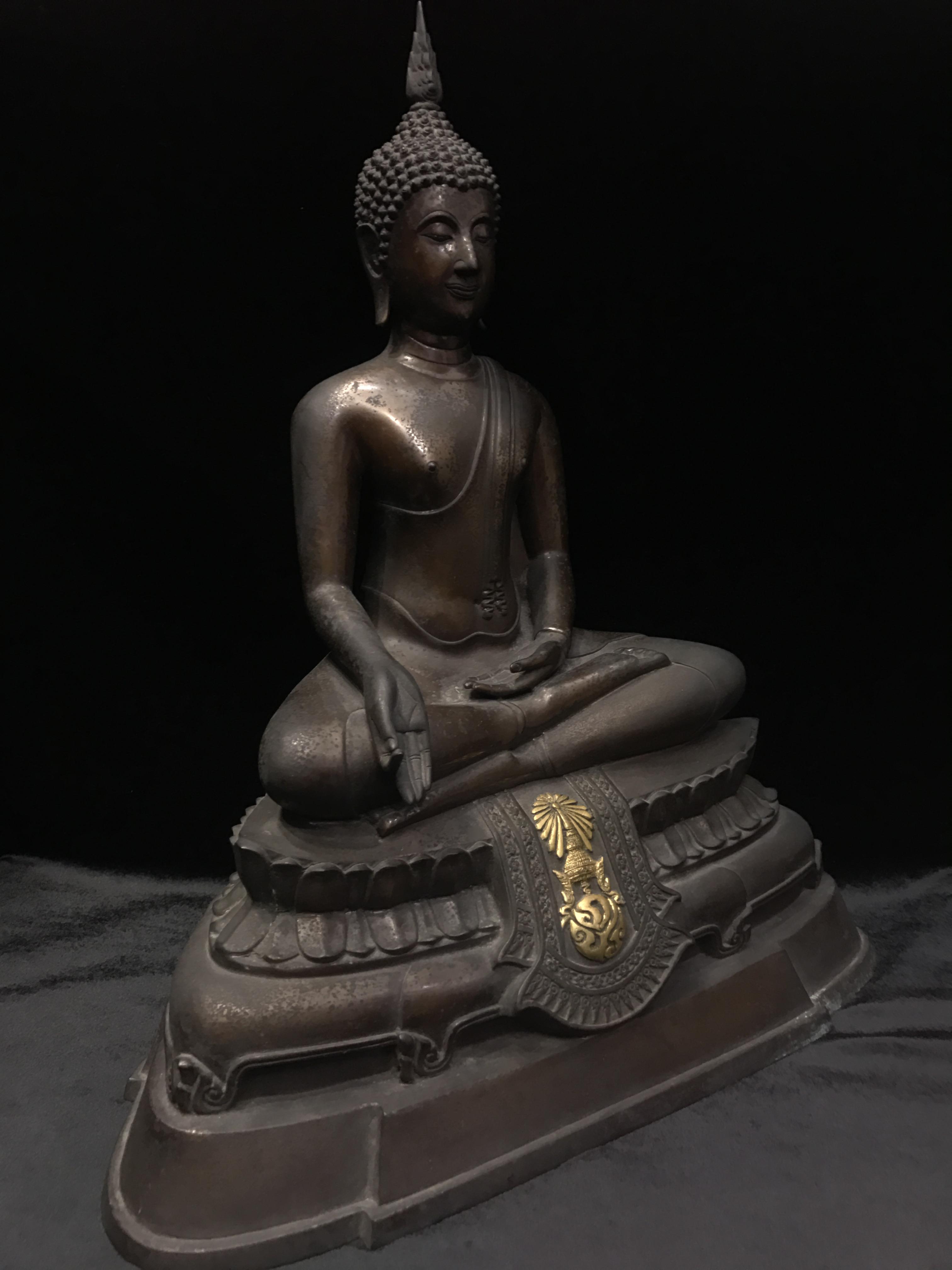 พระบูชา ภปร ในวาระโอกาสเฉลิมพระเกียรติ พระบาทสมเด็จพระเจ้าอยู่หัว ทรงครองราชย์ครบ 50 ปี (กาญจนาภิเษก) พ.ศ.2539 ออกโดย มหาวิทยาลัยนเรศวร หน้าตัก9นิ้ว