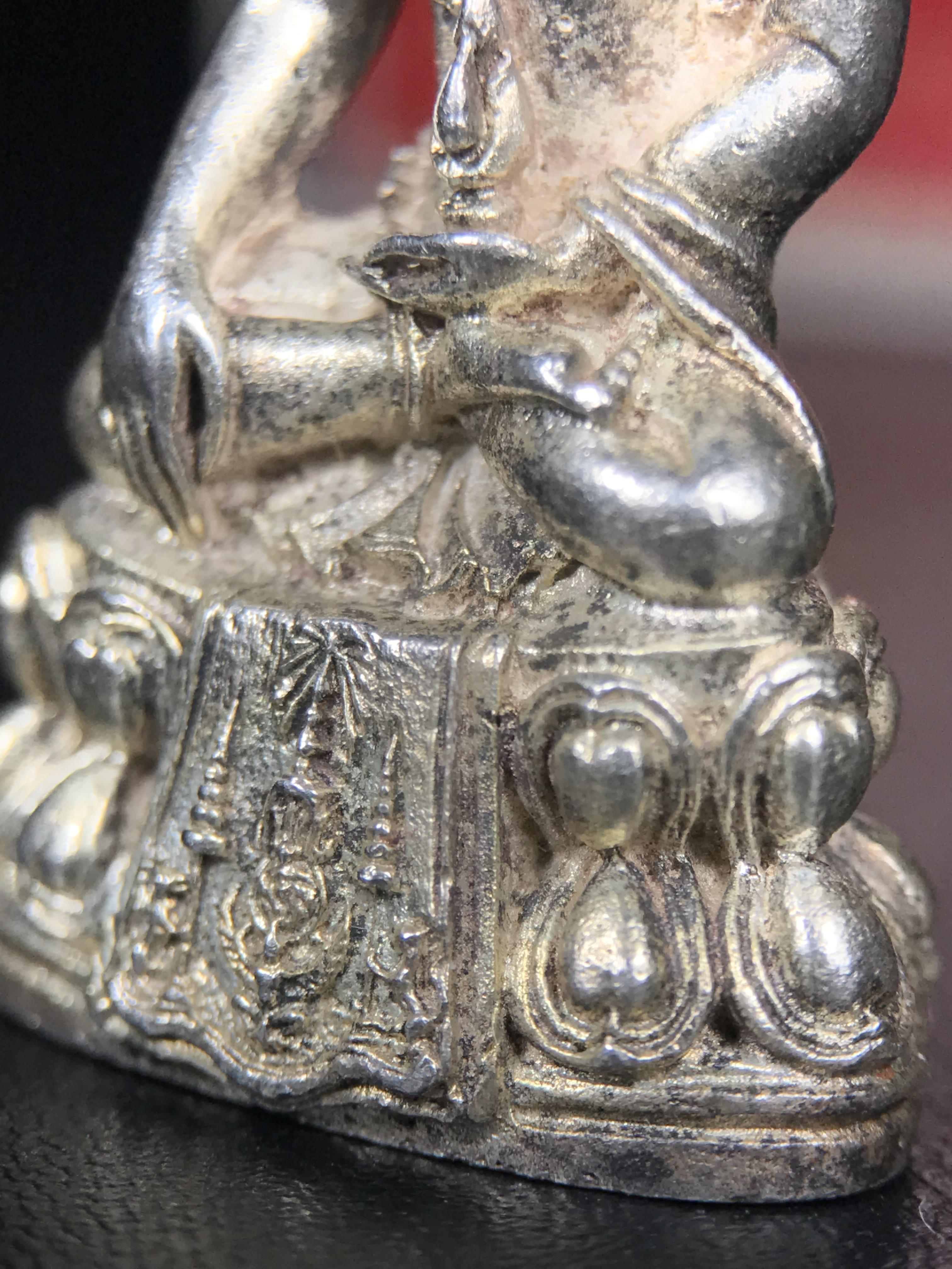 พระกริ่งปรมาภรณ์พุทธปัญญา(พระกริ่งศรีนคร 2) จัดสร้างเนื่องในมหามงคลสมัยเฉลิมพระชมน์พรรษา 5 รอบ องค์พระบาทสมเด็จพระเจ้าอยู่หัวรัชกาลที่9 ปี 2530 เนื้อเงิน (ออกแบบโดยนายช่างเกษม มงคลเจริญ มีพระอาจารย์ไสว วัดราชนัดดา กรุงเทพ เป็นเจ้าพิธีครั้งสุดท้าย)