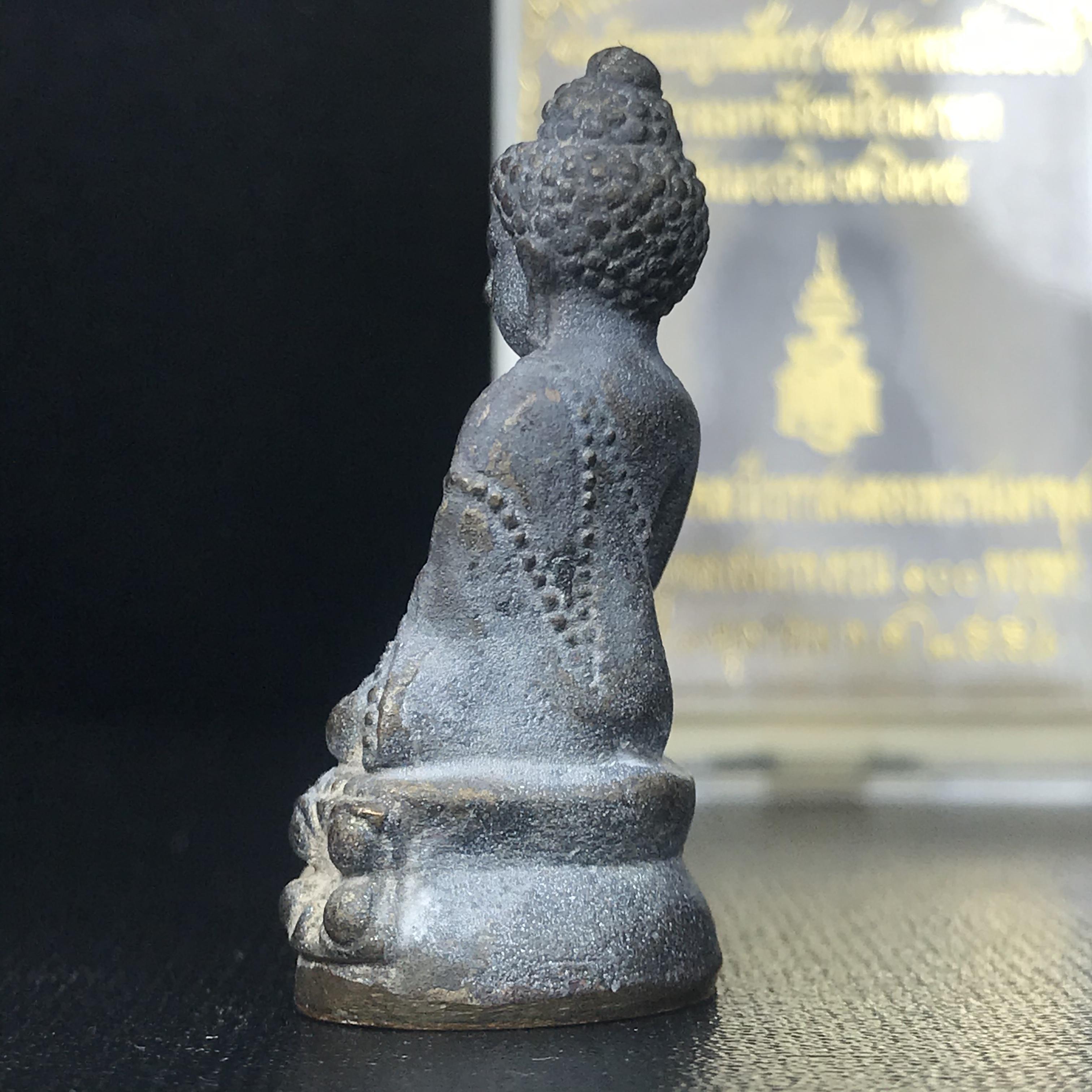 พระกริ่งชินบัญชรฉลองพระชันษา 100 ปี สมเด็จพระญาณสังวร วัดบวรนิเวศวิหาร ปี 2556 เนื้อนวโลหะผสมทองคำก้นทองแดง พิธีใหญ่ มวลสารเด่น นิยม(1 ใน 2556 องค์)