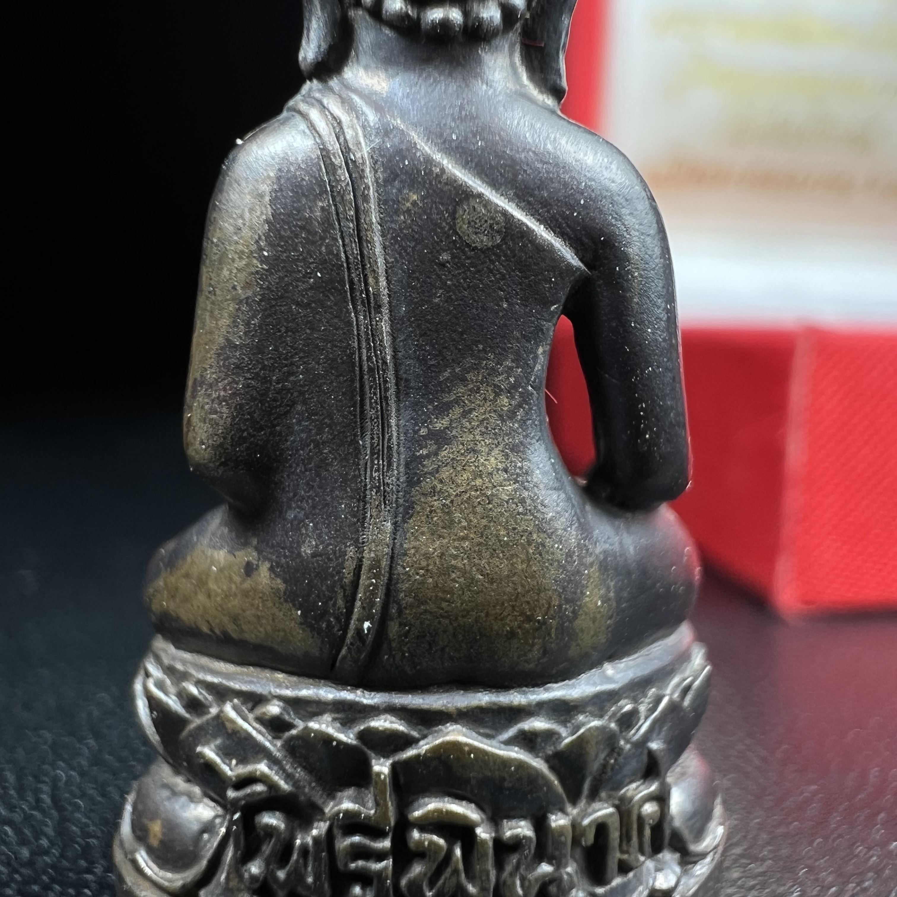 พระกริ่งไพรีพินาศ เฉลิมพระเกียรติ พระบาทสมเด็จพระเจ้าอยู่หัวรัชกาลที่9 พระชนมพรรษา 6 รอบ ปี2542 เนื้อนวโลหะผสมทองคำ(บรรจุเหล็กไหล)ดีนอก-ดีใน