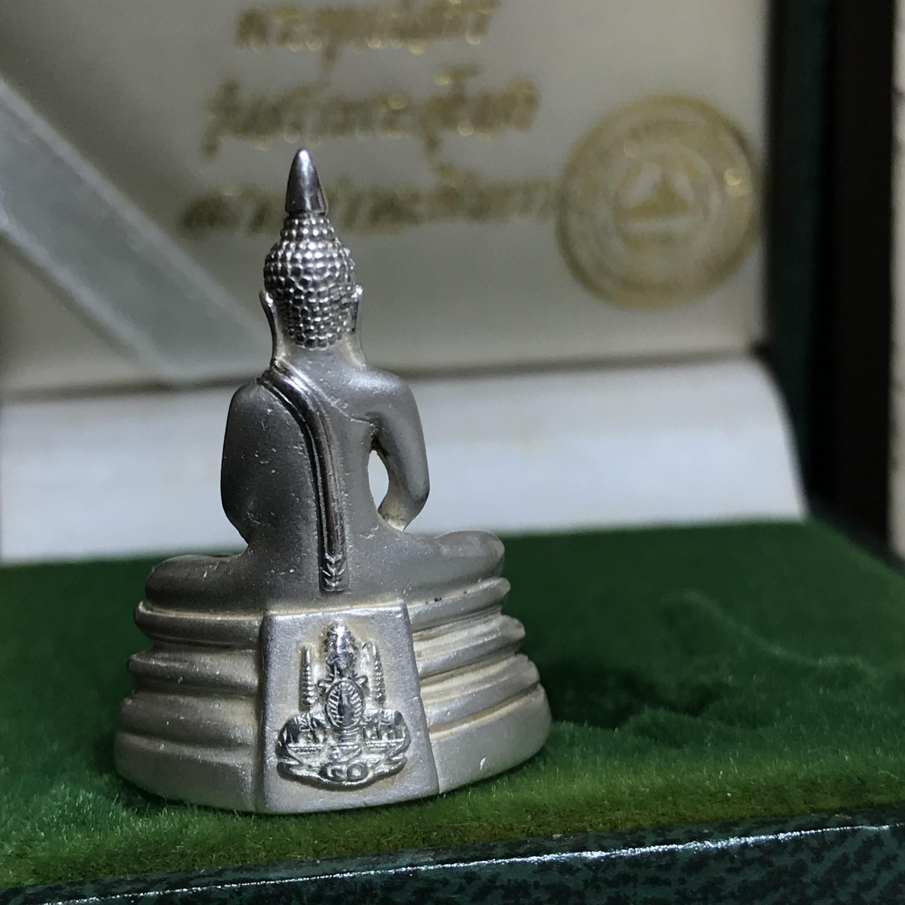 พระกริ่งพระพุทธโสธร ภปร. รุ่นย้อนยุค เนื้อเงิน ปี2539 ครองสิริราชสมบัติครบ 50 ปี