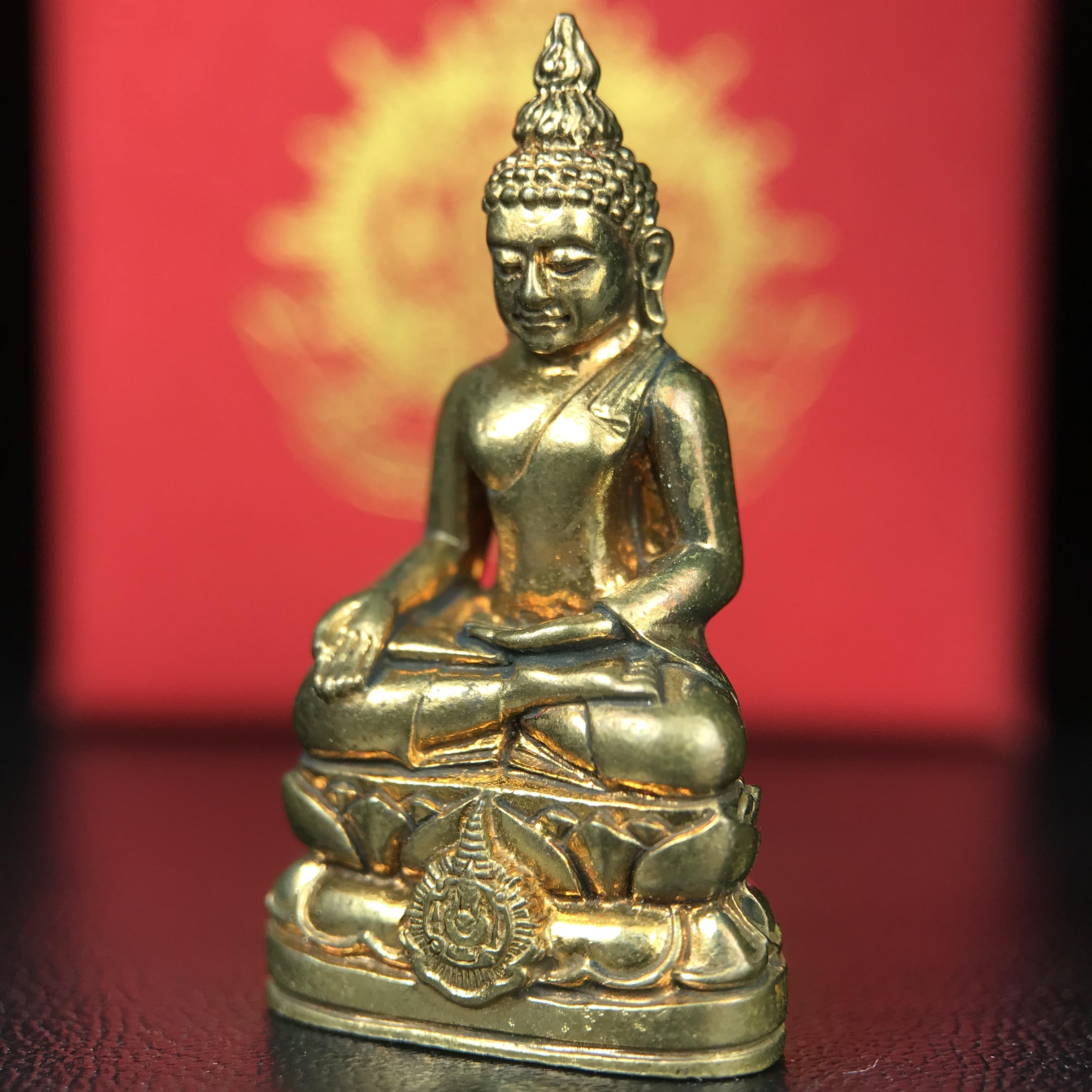 พระกริ่งไพรีพินาศ บรรจุเหล็กไหล ครั้งแรกและครั้งเดียวในประวัติศาสตร์ เฉลิมพระเกียรติ พระบาทสมเด็จพระเจ้าอยู่หัวรัชกาลที่9 พระชนมพรรษา 6 รอบ ปี2542 เนื้อสัมฤทธิ์(บรรจุเหล็กไหล)ดีนอก-ดีใน พิธีใหญ่ มวลสารเด่น(พิเศษกรรมการ ตอก 2 โค๊ต หมายเลข ๑๘๕๘)หายาก