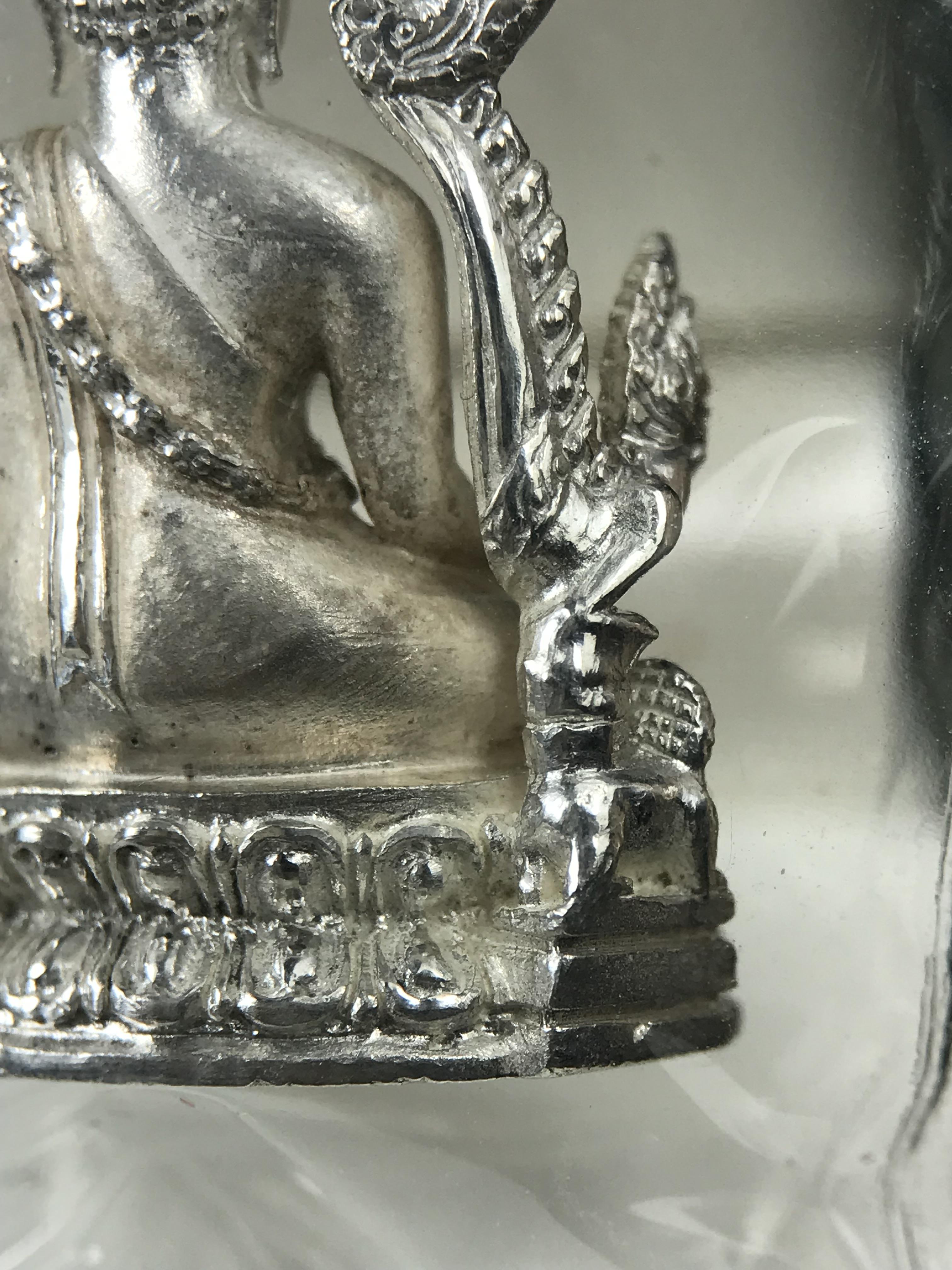 พระพุทธชินราช รุ่นมหาลาภ พิธีพุทธาภิเษกวัดพระศรีรัตนมหาธาตุวรมหาวิหาร จ.พิษณุโลก ปี 2540 เนื้อเงินบริสุทธิ์ 99.9% (นวลเงา)(สภาพผิวเดิมซีนซองเดิม พร้อมกล่องบรรจุเดิมและการ์ดใบรับรองครบสมบูรณ์ (องค์หมายเลข ๑๑๗๓๔)