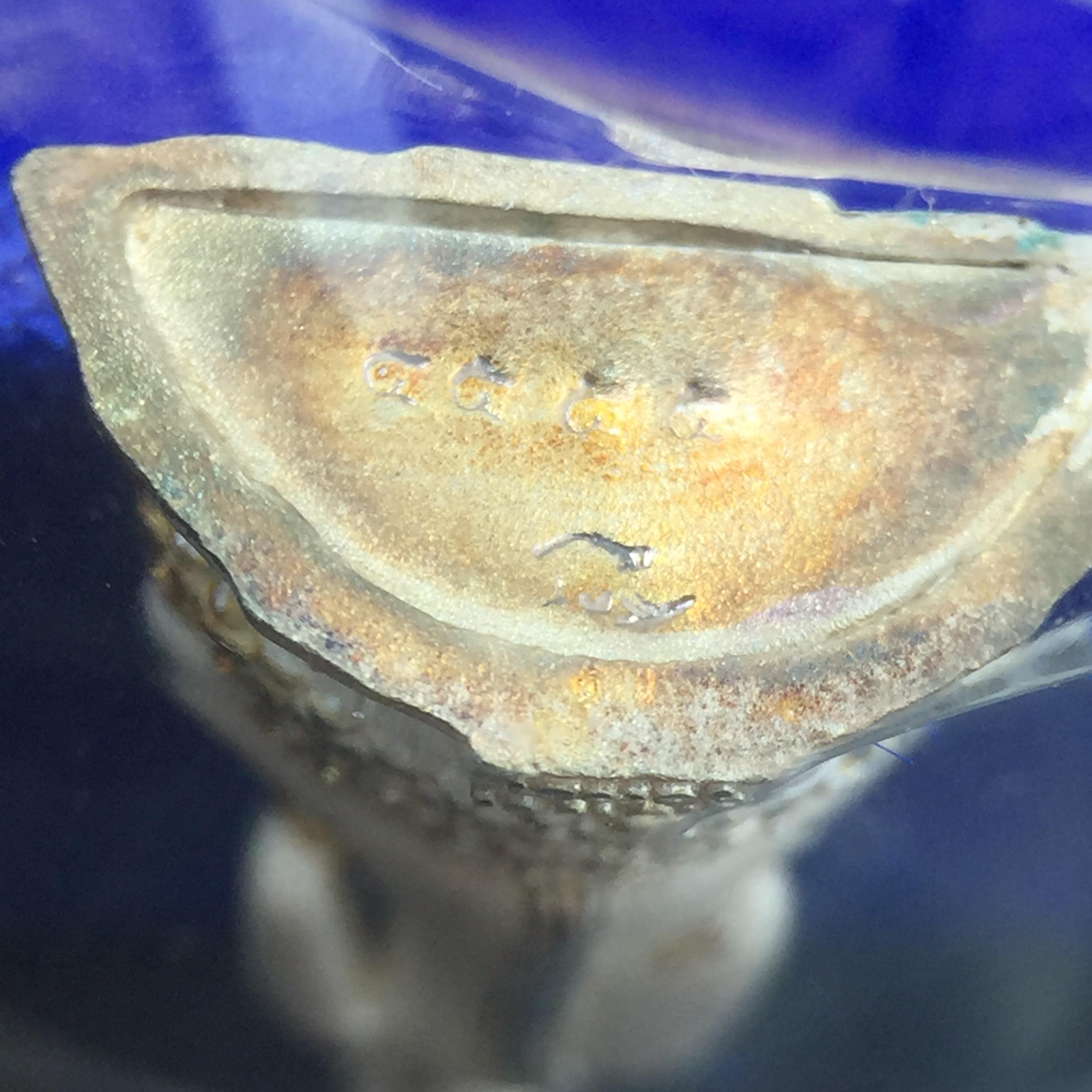 พระชัยวัฒน์พุทธสิหิงค์ ภปร. รุ่นสร้างหอพระธรรมศาสตร์ ปี2542 เนื้อเงิน(ผิวเดิม ซีนซองเดิม กล่องครบสวยสมบูรณ์) มหาพิธี 3วาระอันยิ่งใหญ่(ตอกโค๊ตและหมายเลข๔๕๕๕)(เลขสวย ท้ายเลขตอง)1ใน 10000 องค์