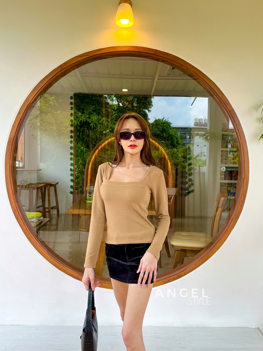 คอสี่เหลี่ยมแขนยาว