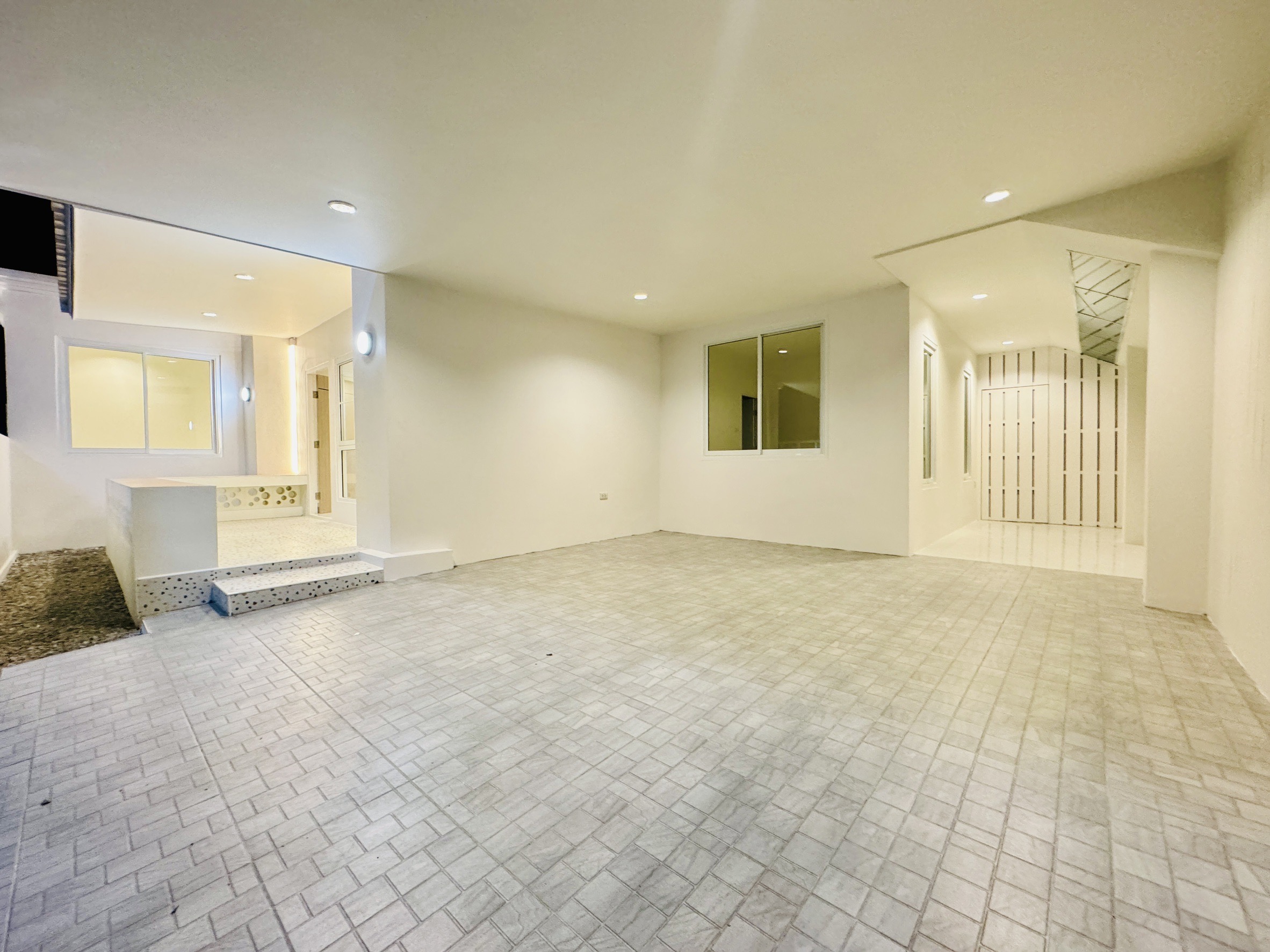 For Sale : Bypass, One-story semi-detached house, 3 Bedrooms 2 Bathrooms