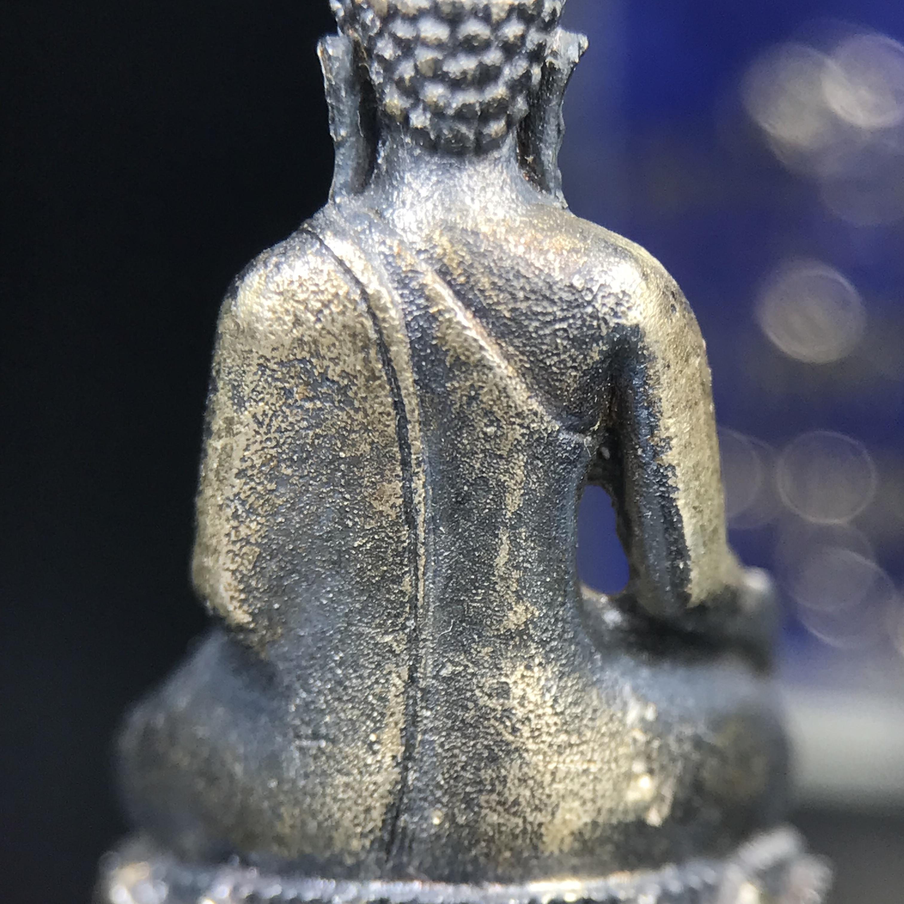 พระกริ่งไพรีพินาศ ภปร. รุ่นแรกของประเทศไทย วัดปทุมวนาราม ปี 2535 เนื้อเงิน(ผิวเดิม ผิวขึ้นรุ้งทั่วองค์ สวย งดงาม)(เข้มขลังทรงอานุภาพยิ่งใหญ่ กำราบศัตรูพ่ายสิ้น) ขนาดสูง 3 ซม. พร้อมกล่องบรรจุเดิมครบสมบูรณ์ (ในหลวงรัชกาลที่9เสด็จเททอง)(1ใน3000องค์)นิยมหายาก