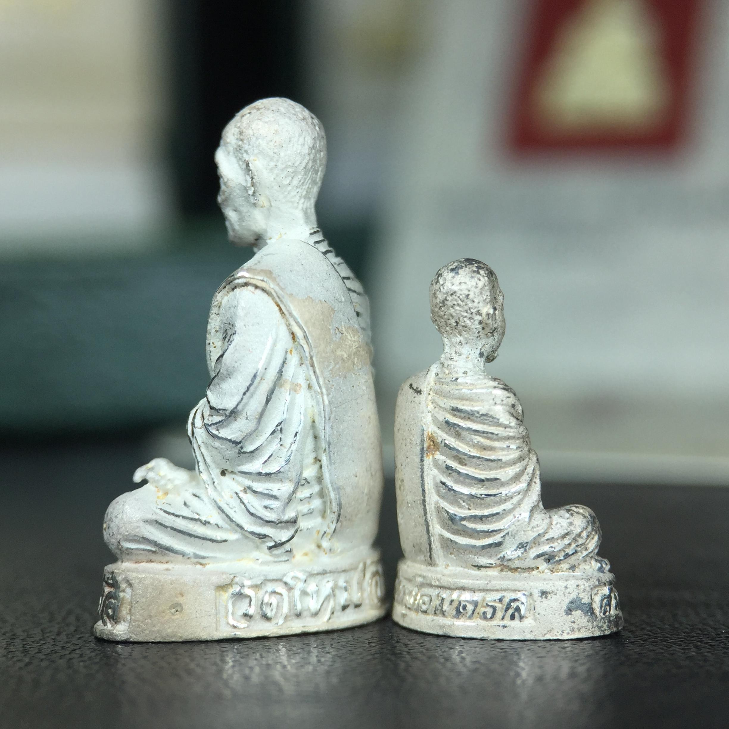 รูปเหมือนลอยองค์ สมเด็จพระพุฒาจารย์ (โต พรหมรังสี)เนื้อเงินบริสุทธิ์ 99.9% แบบทรายนวลขัดเงาบางส่วน (พิมพ์ใหญ่+พิมพ์เล็ก) วัดใหม่อมตรส บางขุนพรหม ปี2540 รุ่นกาญจนาภิเษก จัดสร้างในวโรกาสที่รัชกาลที่ 9 ทรงครองสิริราชสมบัติ ครบ 50ปี พร้อมกล่องใบรับรองเดิมครบ