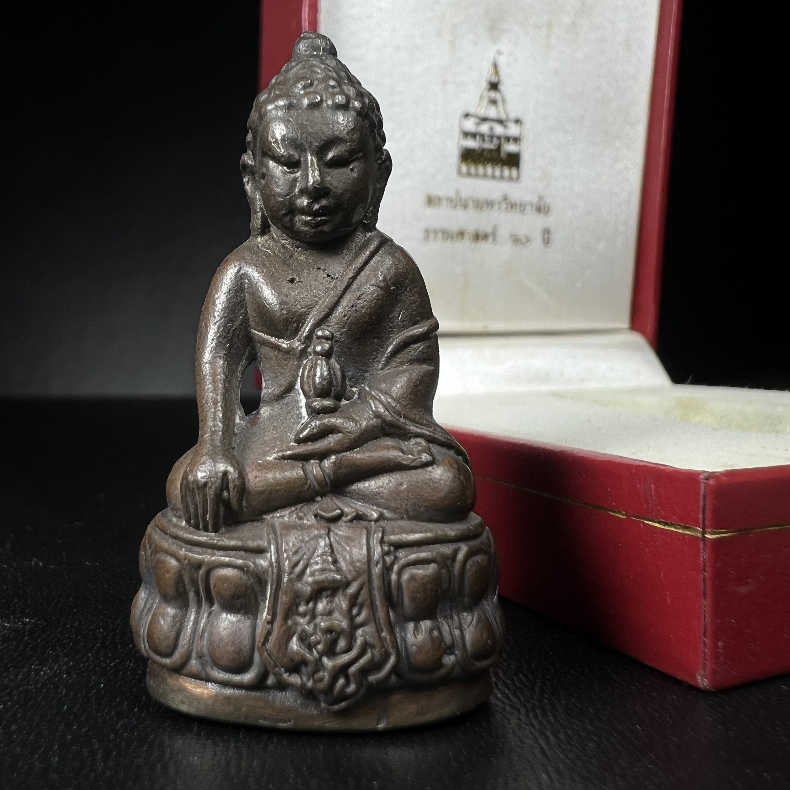 พระกริ่ง ภปร. 60 ปี ธรรมศาสตร์ สร้างเป็นที่ระลึกการสถาปนาครบรอบ 60 ปี มหาวิทยาลัยธรรมศาสตร์ ปี 2537(ในหลวงรัชกาลที่9 เสด็จเป็นประธานในพิธี)(พิธีใหญ่ เกจิที่มีชื่อเสียงมาร่วมปลุกเสกจำนวนมาก ชนวนมาลสารเก่าเข้มขลัง )**ของดีธรรมศาสตร์ที่ศิษย์เก่าไม่ควรพลาด**