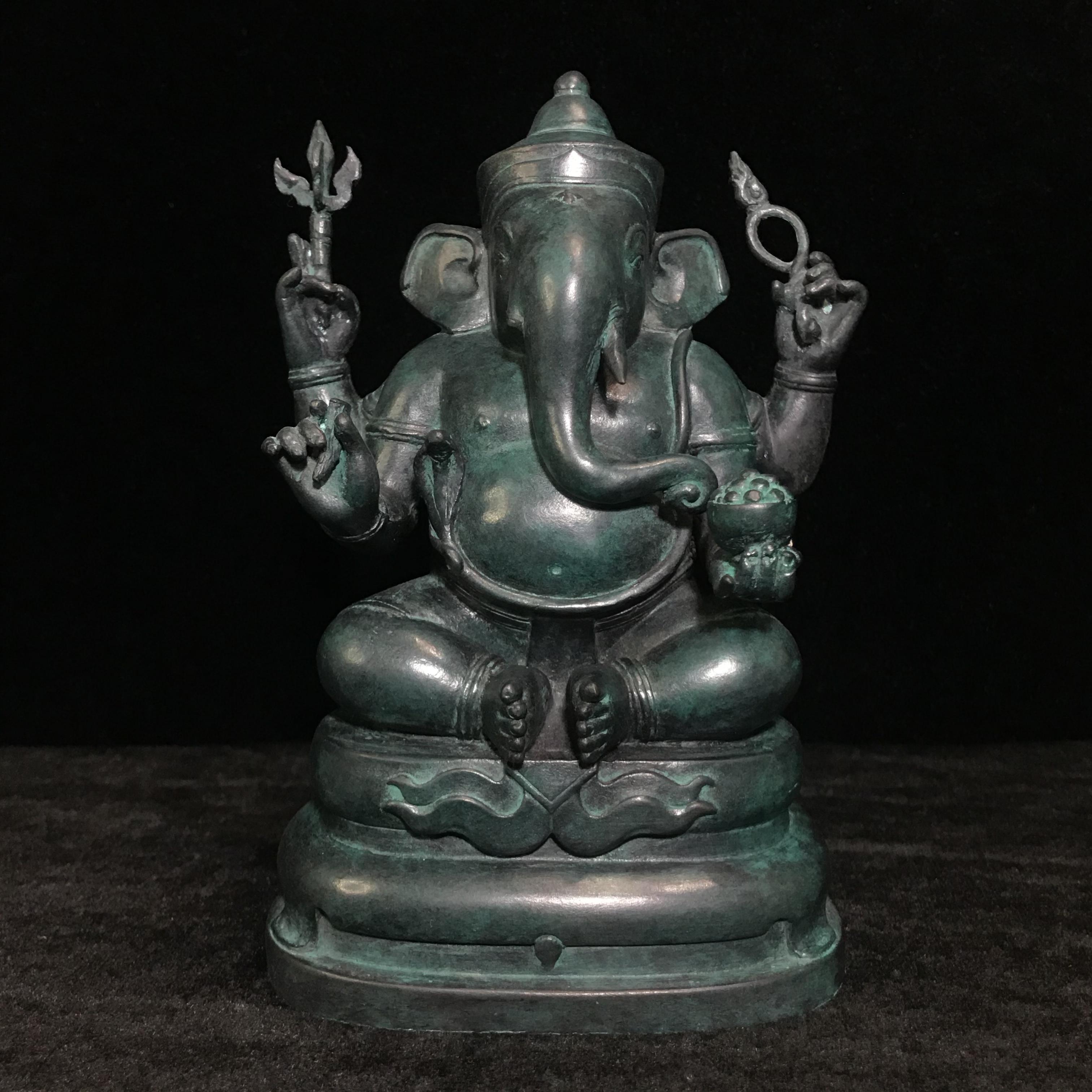 พระพิฆเนศวร 65 ปี คณะจิตรกรรม มหาวิทยาลัยศิลปากร ปี2551 ลอยองค์เนื้อสำริดขนาดหน้าตัก 3 นิ้ว(เนื้อสำริดเขียวพลาติน่า)