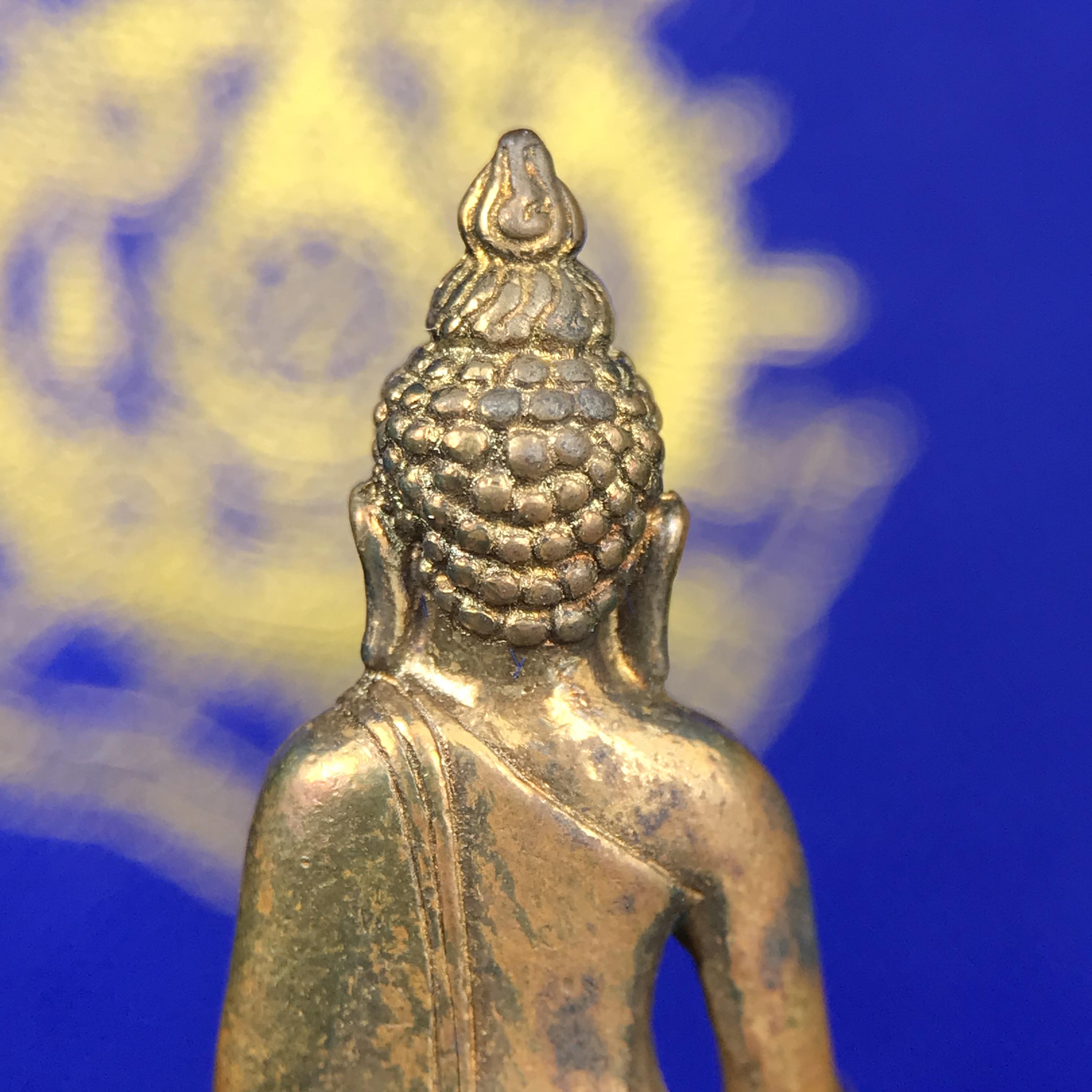 พระกริ่งไพรีพินาศ บรรจุเหล็กไหล ครั้งแรกและครั้งเดียวในประวัติศาสตร์ เฉลิมพระเกียรติ พระบาทสมเด็จพระเจ้าอยู่หัวรัชกาลที่9 พระชนมพรรษา 6 รอบ ปี2542 เนื้อสัมฤทธิ์(บรรจุเหล็กไหล)ดีนอก-ดีใน พิธีใหญ่ มวลสารเด่น (หายาก)