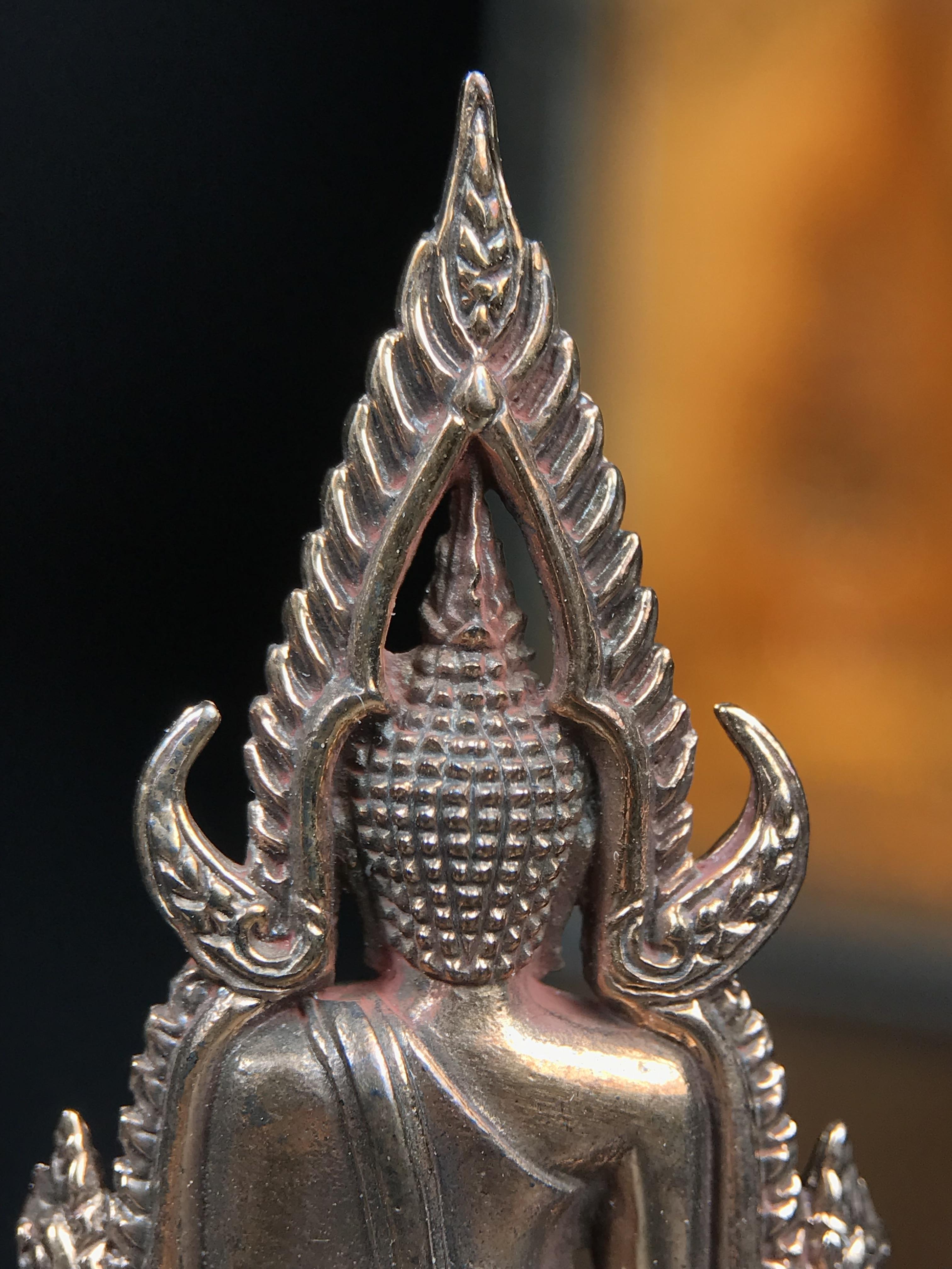 พระพุทธชินราช ญสส. วัดพระศรีมหาธาตุ จ.พิษณุโลก ปี2543 กริ่งชินราชเนื้อนวโลหะเต็มสูตร (ผสมทองคำ 2 บาท ต่อน้ำหนักเนื้อ 1 กิโลกรัม) พิธีใหญ่ รุ่นแรกและรุ่นเดียวที่ หลวงปู่หมุน ฐิตสีโล วัดบ้านจาน มาร่วมปลุกเสก(องค์หมายเลข ๘๐๔ เลขสวย)(1 ใน 2543 องค์)นิยมหายาก