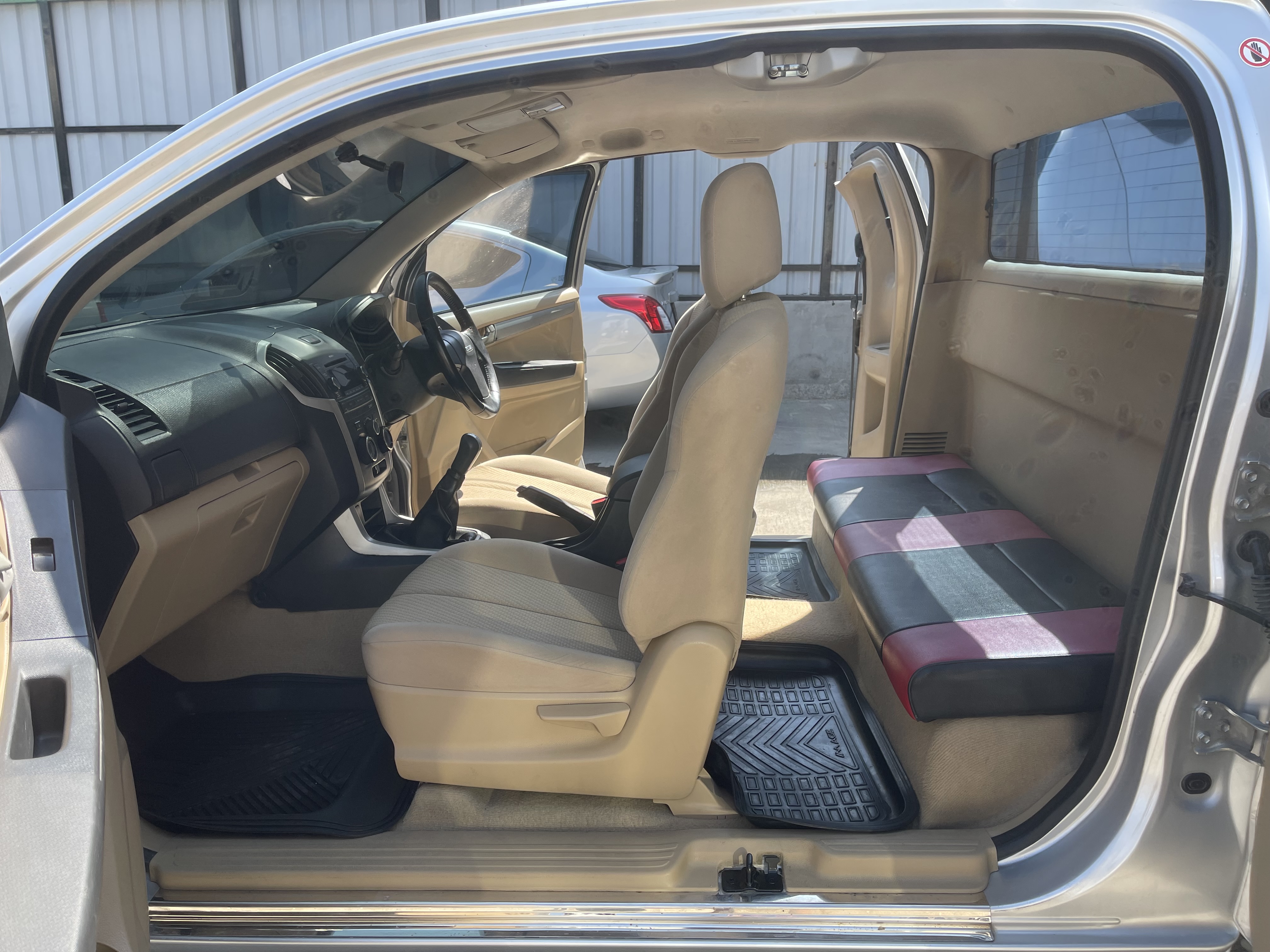 Isuzu Dmax All New Cab 2.5 Vgs Z 2014 เงิน