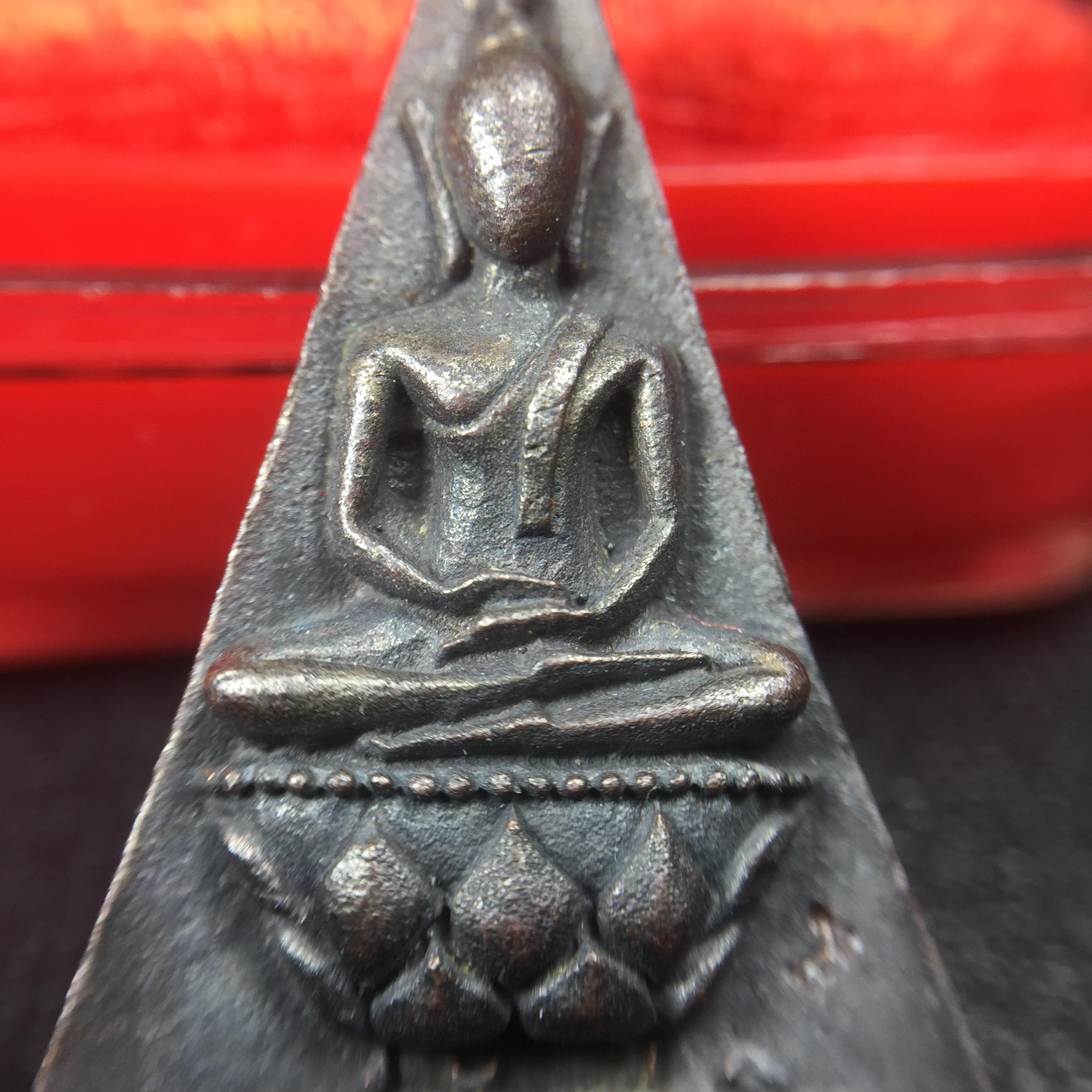 พระกำลังแผ่นดิน (สมเด็จจิตรลดา2) จัดสร้างเฉลิมพระเกียรติ ร.9 ครองราชย์ 50 ปี 2539 เนื้อเงิน+เนื้อนวโลหะ(สร้างน้อยหายาก)พร้อมกล่องบรรจุเดิม(1ใน2539องค์)