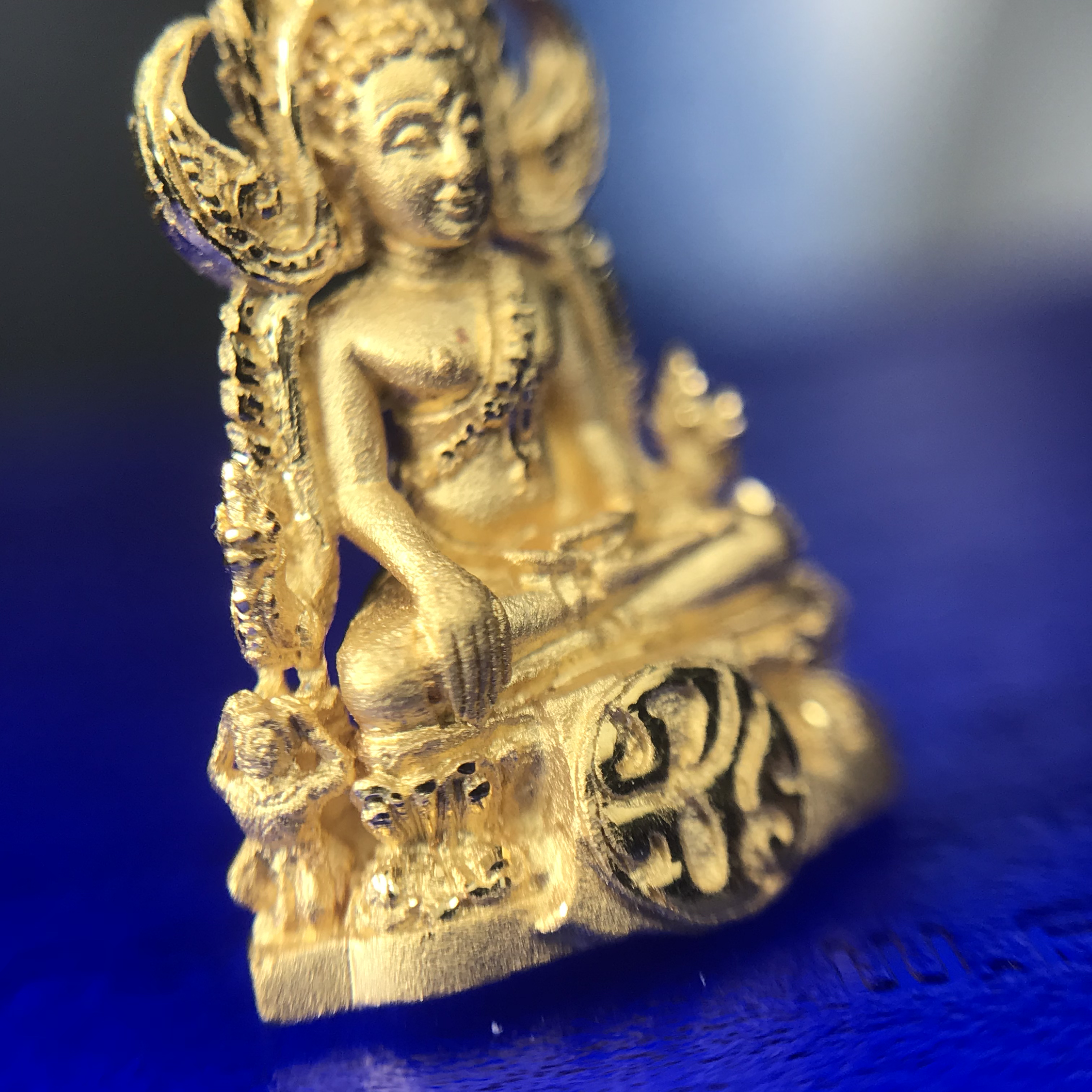 พระพุทธชินราช ภปร. โครงการ เพราะแผ่นดินนี้คือแผ่นดินเกิด ปี2551 เนื้อทองคำ 96.5%(น้ำหนัก 2.6 กรัม) ขนาดหน้าตัก1/4นิ้ว (สวยงามทรงคุณค่าหายาก)1 ใน 5000องค์