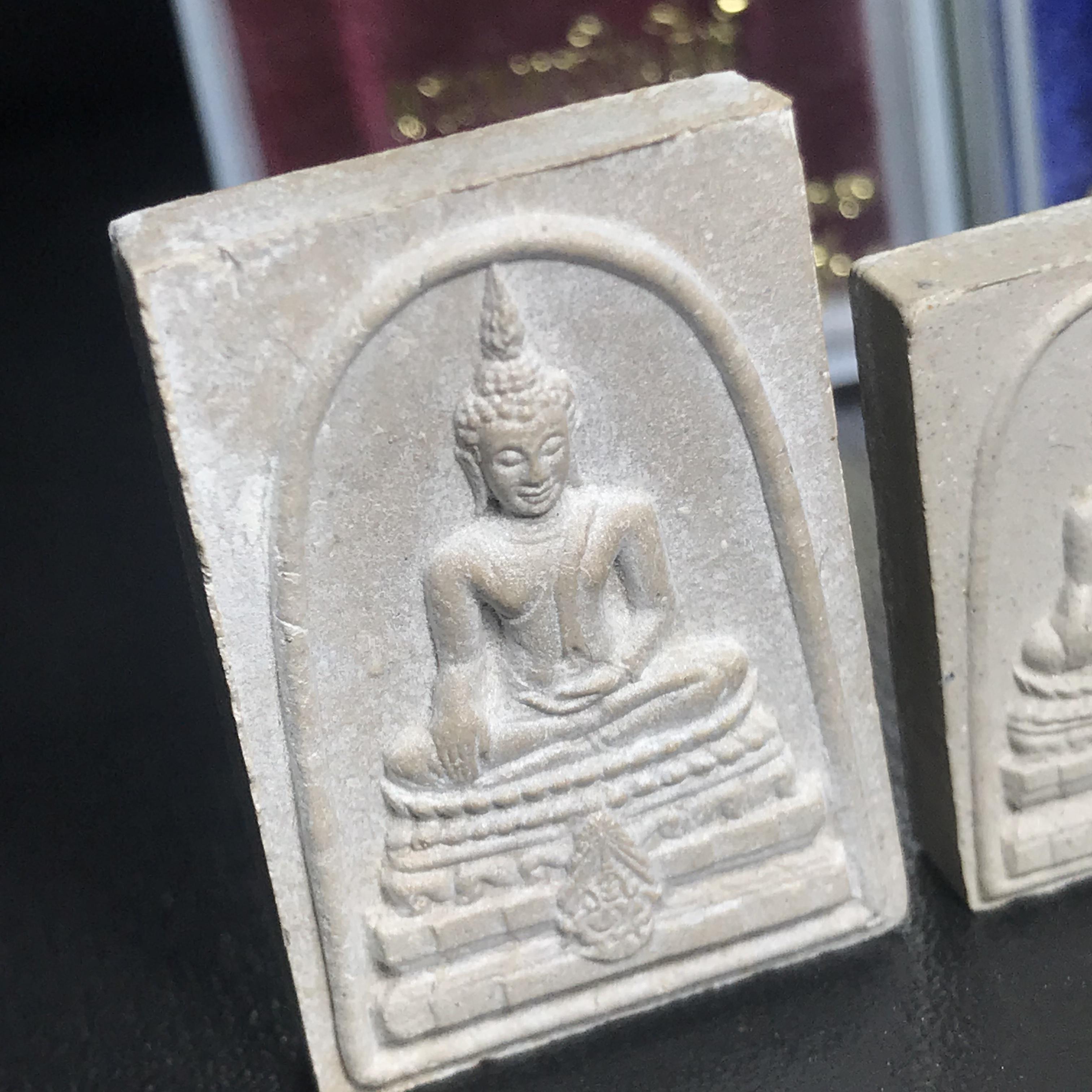 พระพุทธชินสีห์ ภปร. ทันโต เสฏโฐ ปี2533 (พิมพ์ใหญ่+พิมพ์เล็ก) บรรจุพระทนต์ในหลวง รุ่นเดียวในประวัติศาสตร์ ****รุ่นนี้ขอแนะนำ****