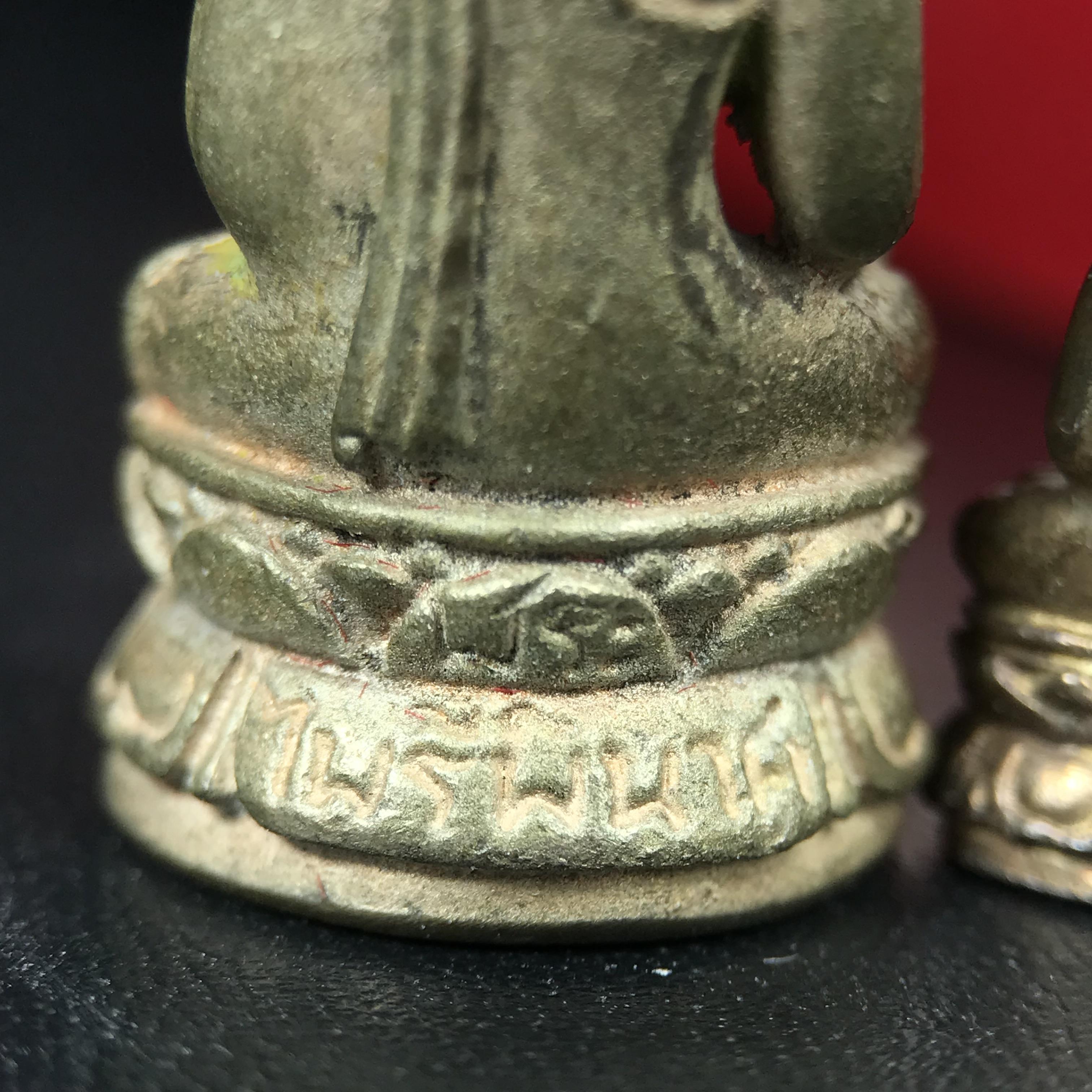 พระกริ่ง-พระชัยวัฒน์ ไพรีพินาศ วัดบวรนิเวศวิหาร ปี 2544 เนื้อสัมฤทธิ์ พิธีดีเยี่ยม สมเด็จพระญาณสังวร พระสังฆราช เสด็จจุดเทียนชัยและทรงอธิษฐานจิตด้วยพระองค์เอง(พิธีใหญ่นิยม)(1ใน9989องค์)