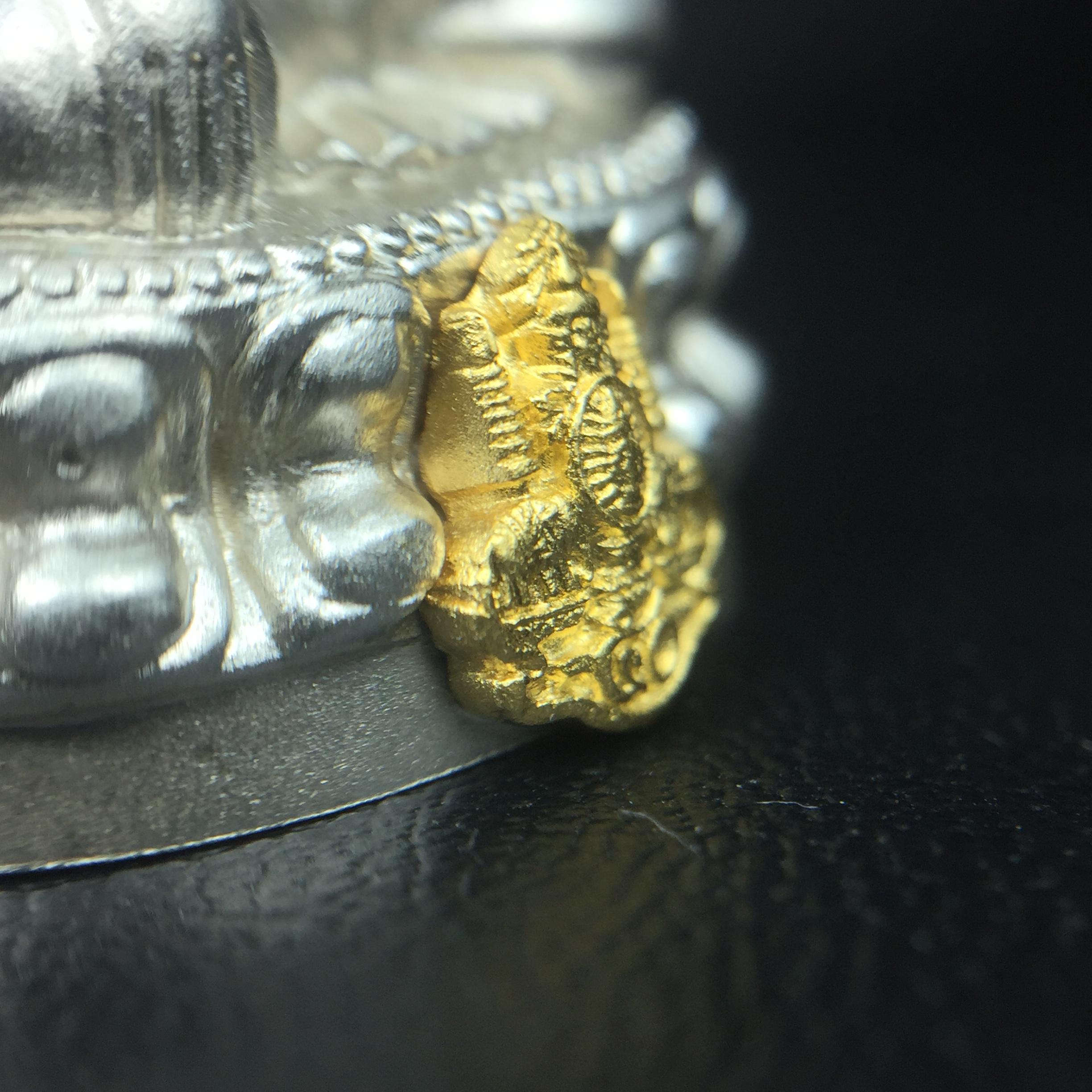 พระกริ่งสมเด็จญาณ วัดบวรนิเวศวิหาร เนื้อเงินบริสุทธิ์ 92.5% ตรากาญจนาภิเษกทองคำ(เนื้อทองคำแท้) พระราชทานแจกเมื่อ 3 ตุลาคม 2538 จัดสร้างในวโรกาส สมเด็จพระญาณสังวร สมเด็จพระสังฆราช ฉลองพระชนมายุครบ 82 พรรษา และฉลองครองราชสมบัติครบ 50 ปี รัชกาลที่ 9(หายาก)