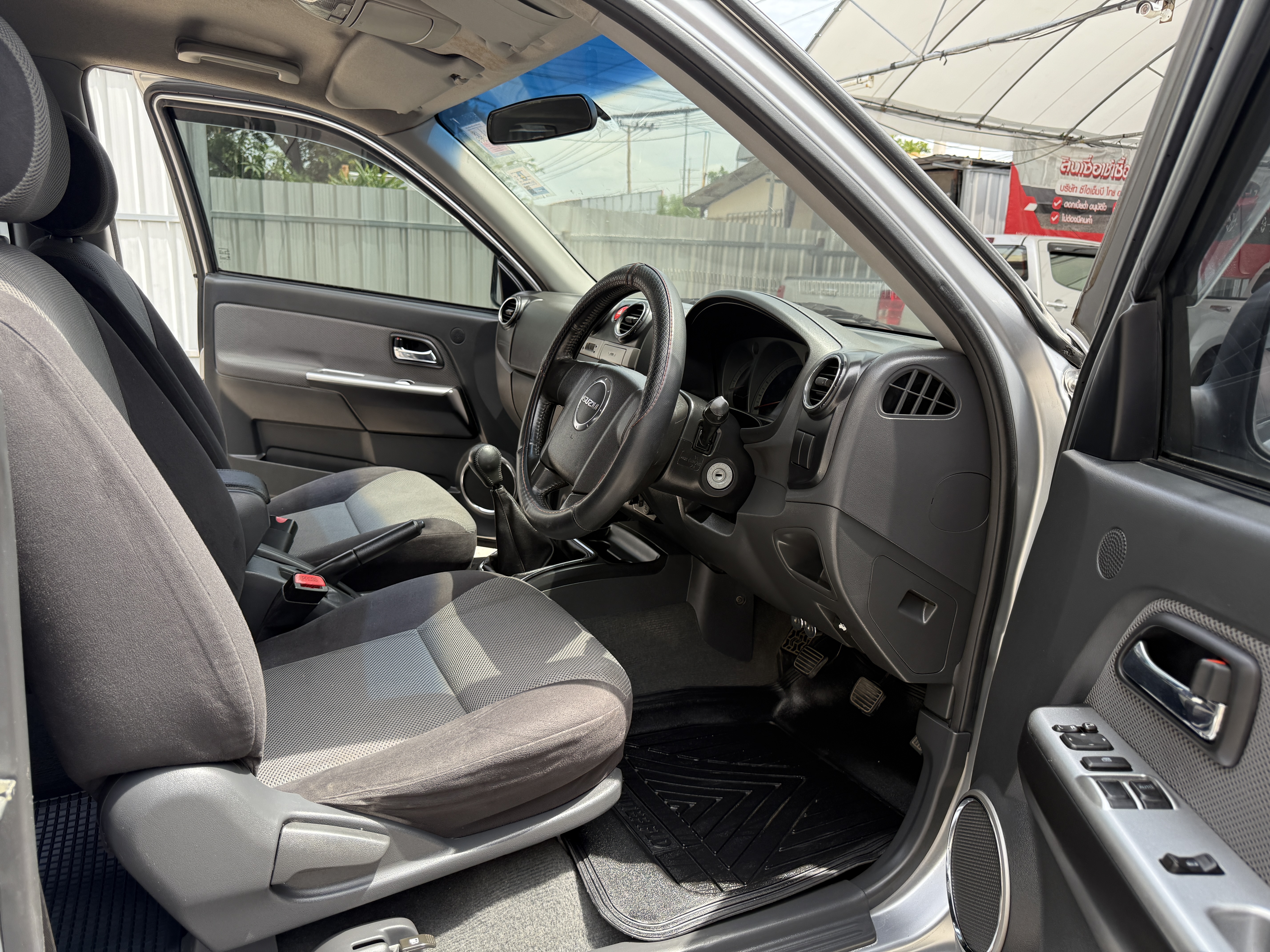 Isuzu Dmax Cab Hilander 2.5 Abs 2010 เงิน