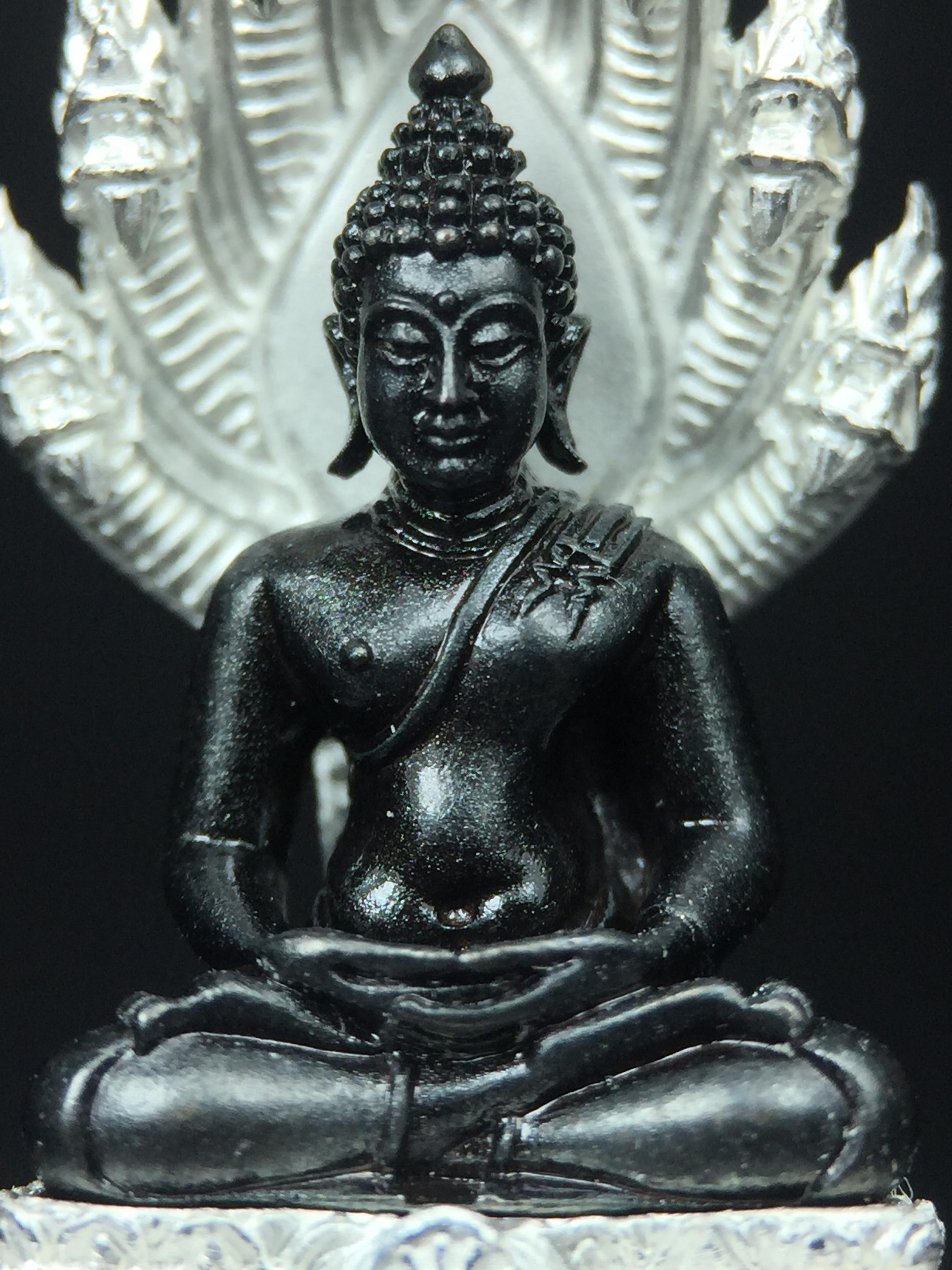 พระนาคปรก สธ. รุ่นสร้างพระอุโบสถเฉลิมพระเกียรติ 4 รอบ 84 พรรษา สมเด็จพระเทพรัตนราชสุดาฯ วัดบวรนิเวศวิหาร ปี 2543 พิมพ์ใหญ่ องค์พระเนื้อนวโลหะ ฐานนาคปรกเนื้อเงิน(สภาพ สวย )พิธีใหญ่ พุทธศิลป์งดงาม หายาก (1 ใน 1999 องค์)