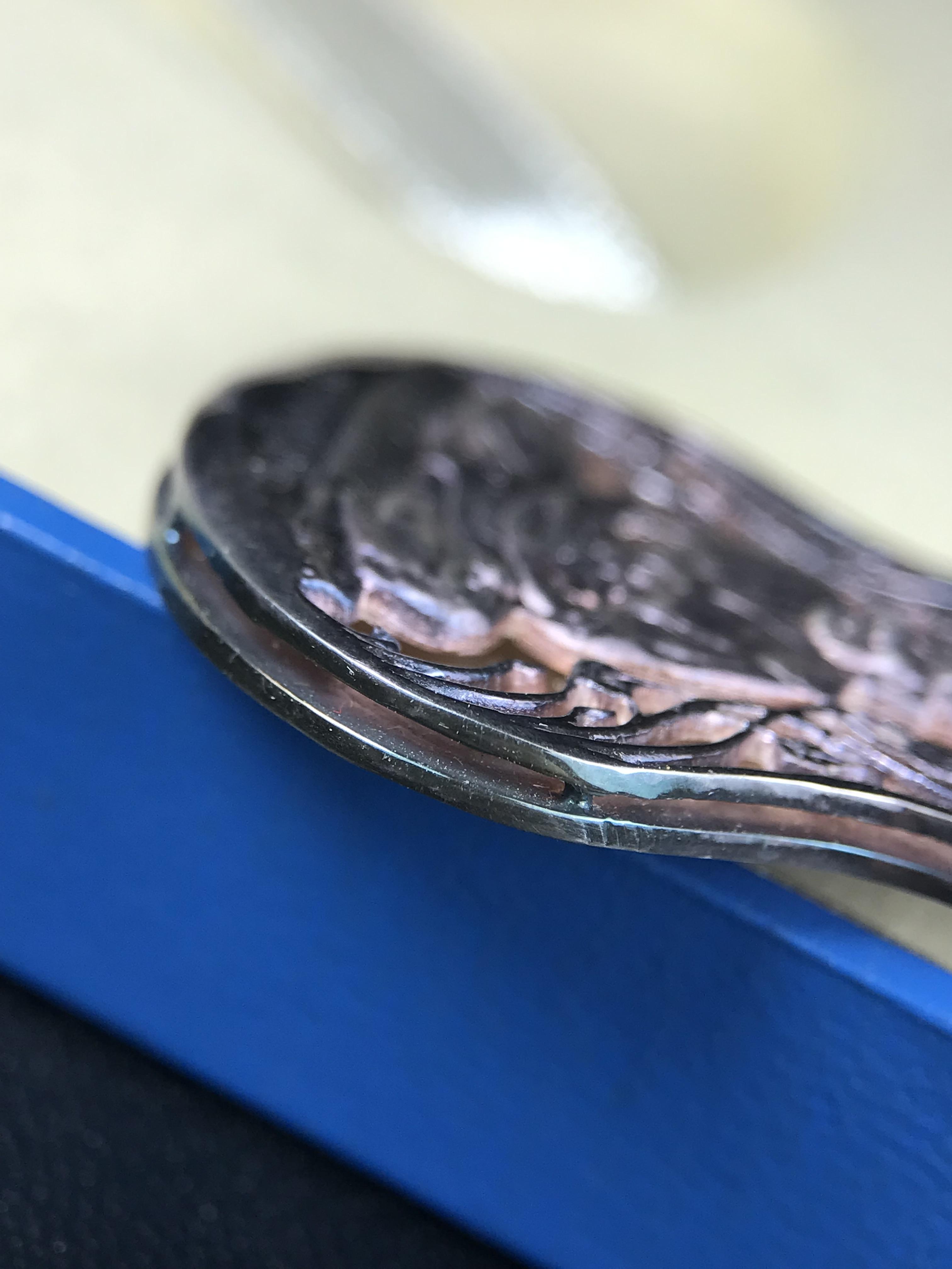 เหรียญหลวงปู่ทวด พระนามาภิไธย สก. แบบงานฉลุโบราณ(HAND MADE) ปี 2544 เนื้อเงิน(ผิวเดิมขึ้นสีรุ้งออกม่วงธรรมชาติสวยมาก) พิธีปลุกเสก ณ อุโบสถวัดช้างให้ และ พิธีมังคลาภิเษก ณ พระอุโบสถ วัดพระศรีรัตนศาสดาราม(วัดพระแก้ว) (1 ใน 2000 เหรียญ)พบเจอน้อยหายากมาก