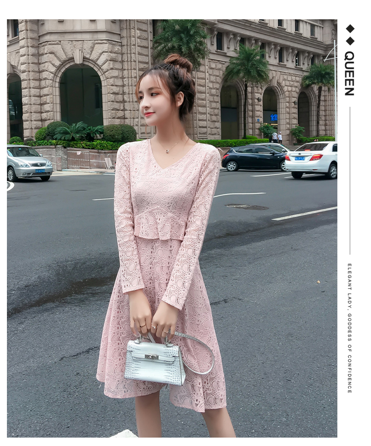 ชุดเดรสสั้นผ้าลูกไม้สีชมพูกะปิอ่อน คอวี แขนยาว เอวระบาย กระโปรงทรงเอบาน สวยหวาน ดูดี
