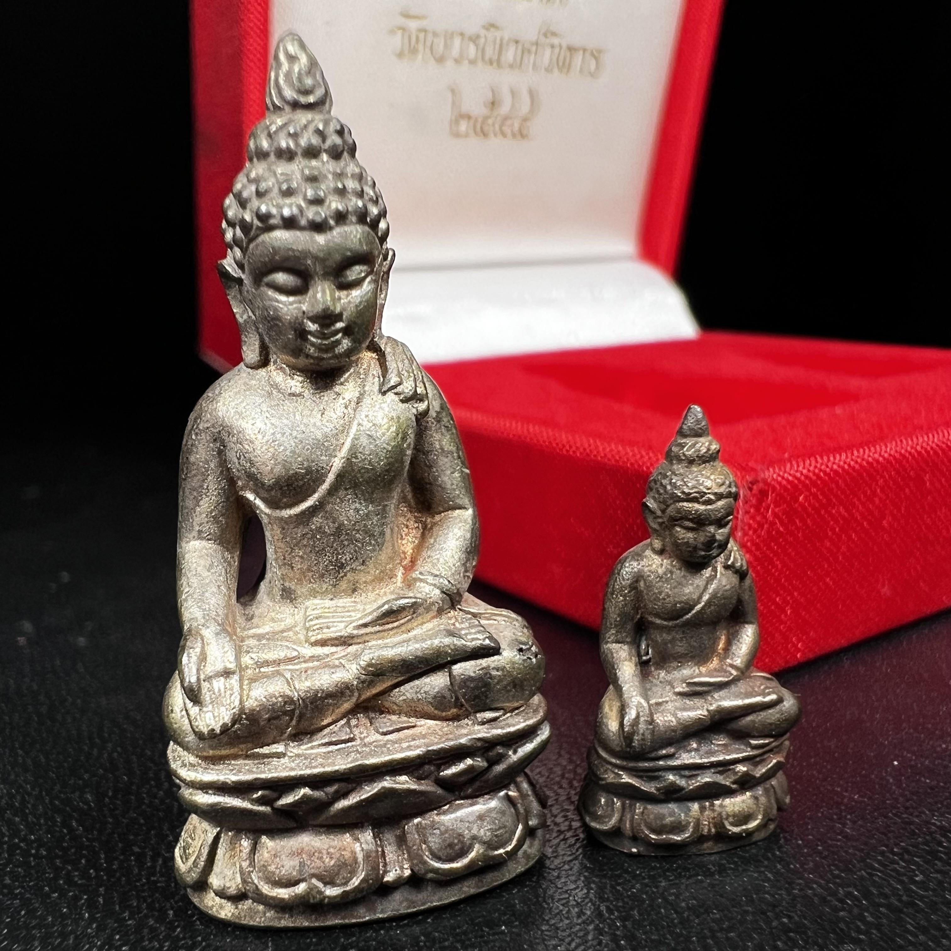 พระกริ่ง-พระชัยวัฒน์ ไพรีพินาศ วัดบวรนิเวศวิหาร ปี 2544 เนื้อสัมฤทธิ์ พิธีดีเยี่ยม สมเด็จพระญาณสังวร พระสังฆราช เสด็จจุดเทียนชัยและทรงอธิษฐานจิตด้วยพระองค์เอง(พิธีใหญ่นิยม)(1ใน9989องค์)