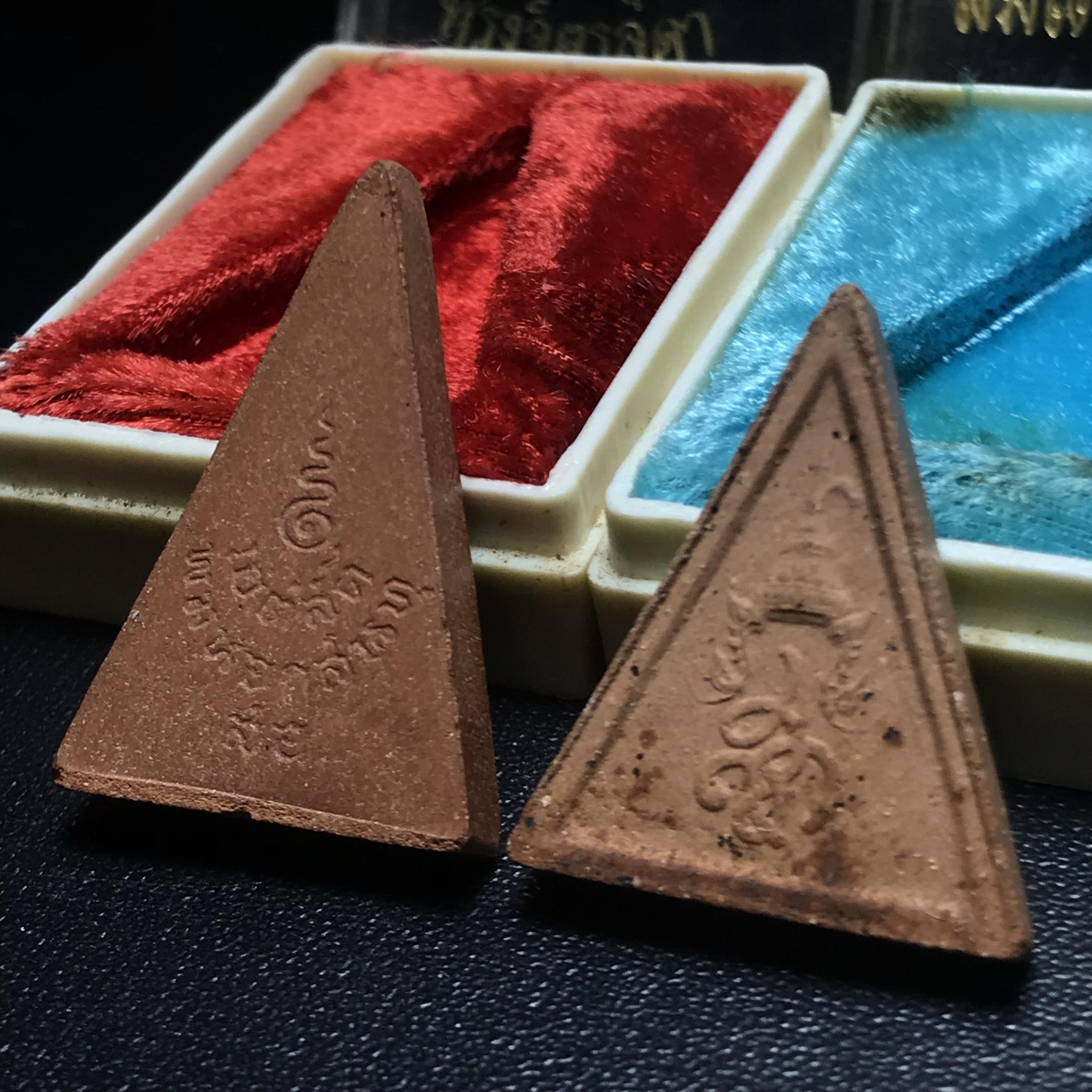 พระสมเด็จอุณาโลมทรงจิตรลดา+พระสมเด็จนางพญา สก. วัดบวรนิเวศวิหาร ปี2519 พิมพ์ใหญ่ กล่องบรรจุเดิม(ในหลวงรัชกาลที่9และสมเด็จพระราชินี เสด็จร่วมในพิธี)(พิธีใหญ่)(มวลสารดี)อีกหนึ่งวัตถุมงคลในหลวงที่ทรงคุณค่า