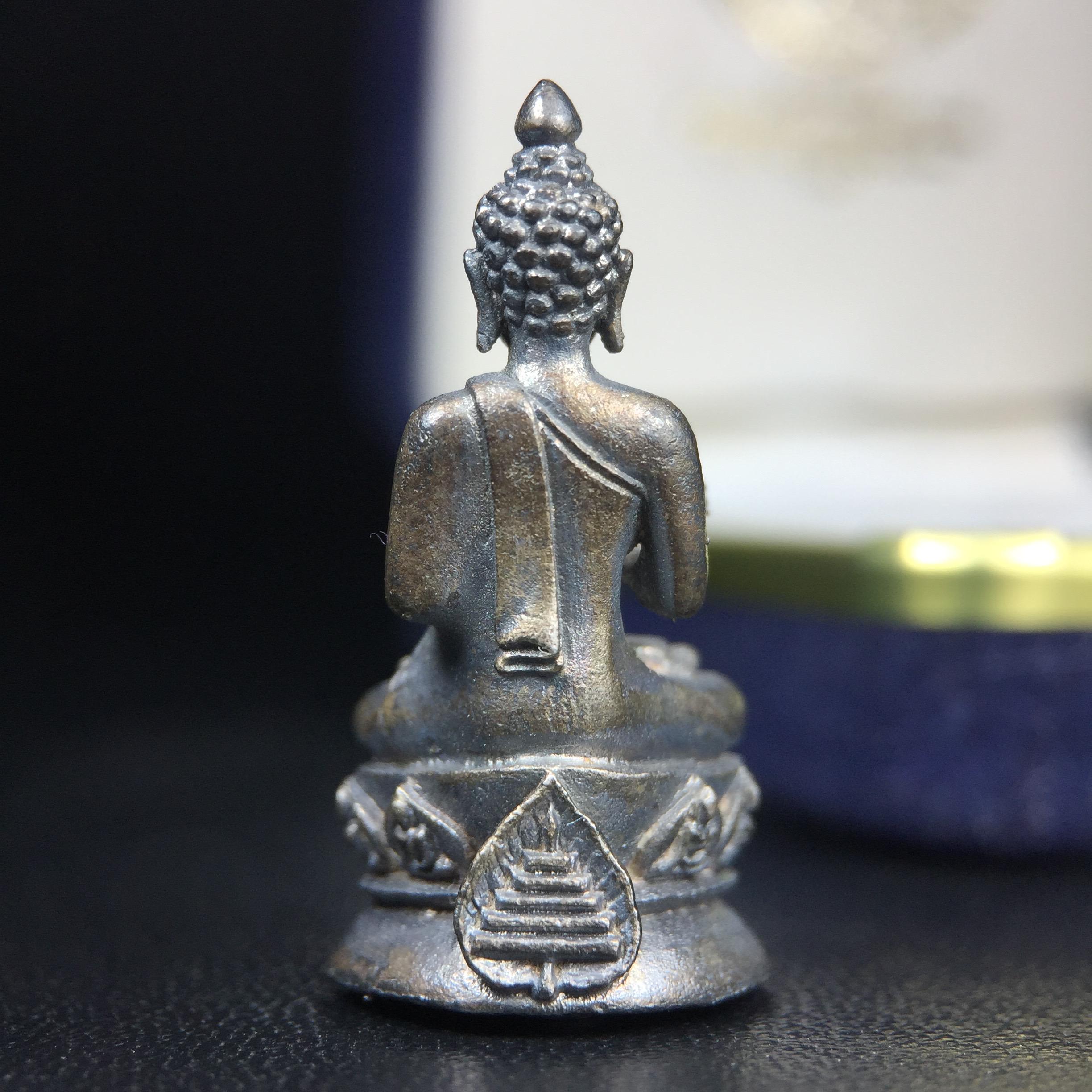 พระกริ่งปรมานุชิตชิโนรส วัดพระเชตุพนวิมลมังคลาราม(วัดโพธิ์) ปี2533 เนื้อเงิน ( ในหลวงรัชกาลที่9เสด็จเททอง)พิธีใหญ่ งดงามด้วยพุทธศิลป์เปี่ยมด้วยพุทธคุณ อีกหนึ่งรุ่นที่แนะนำสะสมบูชา