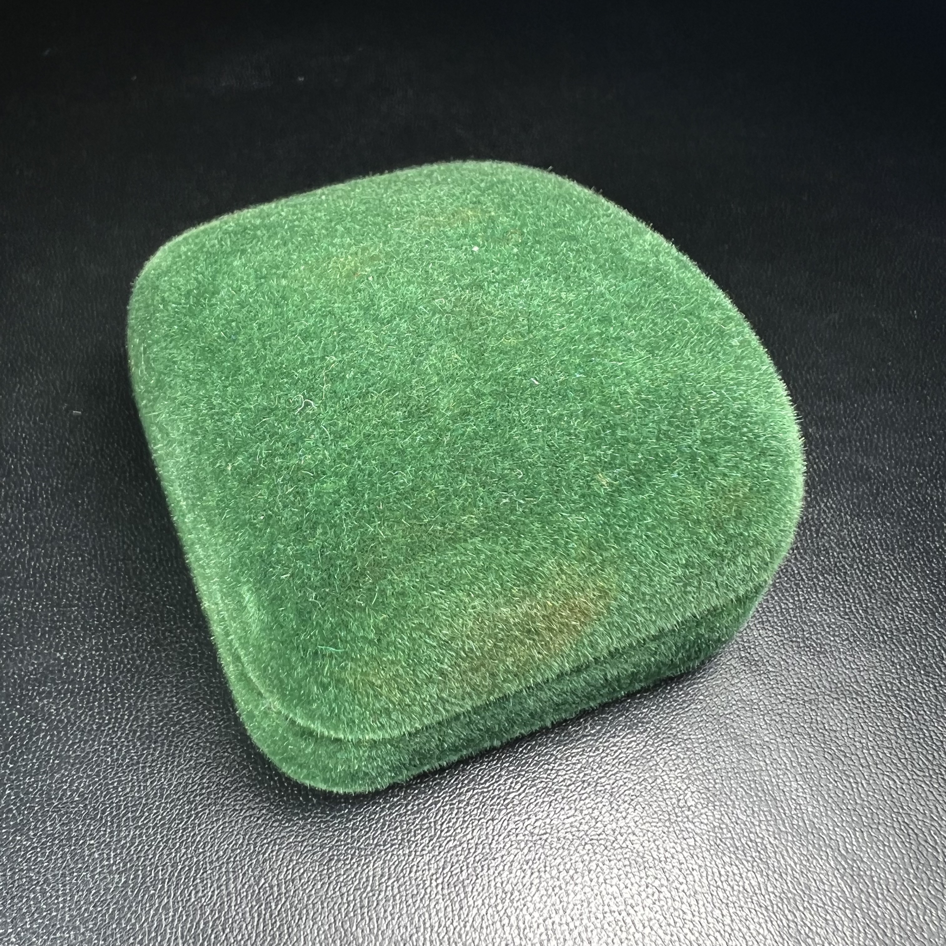 พระกริ่งวาสนา(รุ่นแรก) 80 พรรษา สมเด็จพระสังฆราช (วาสน์) วัดราชบพิธฯ ปี2521 เนื้อนวโลหะ(ตอกโค๊ตพระปิดตา) โดยมีหลวงปู่โต๊ะ วัดประดู่ฉิมพลีร่วมปลุกเสก พร้อมกล่องบรรจุเดิม(รุ่นแรก คอตั้งตรงได้สัดส่วน หายาก)