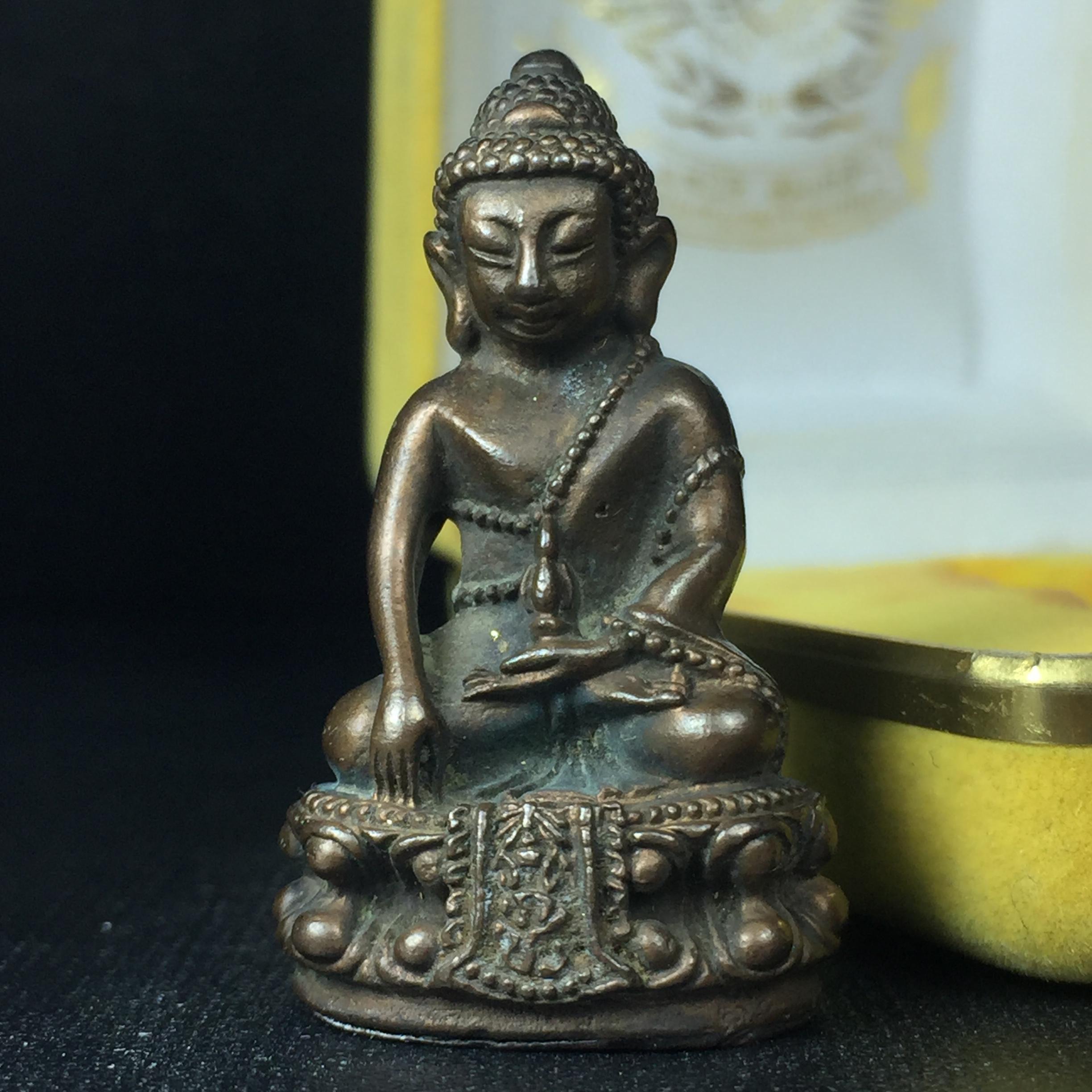 พระกริ่งคุ้มเกล้าฯ มหามงคล(วัตถุมงคล"คุ้มเกล้าฯ") ภปร. รพ.ภูมิพล เนื้อนวโลหะพิมพ์หน้าจีน(กล่องพิเศษกรรมการหายาก)(ในหลวงรัชกาลที่9เสด็จเททอง)(1ใน9720องค์)