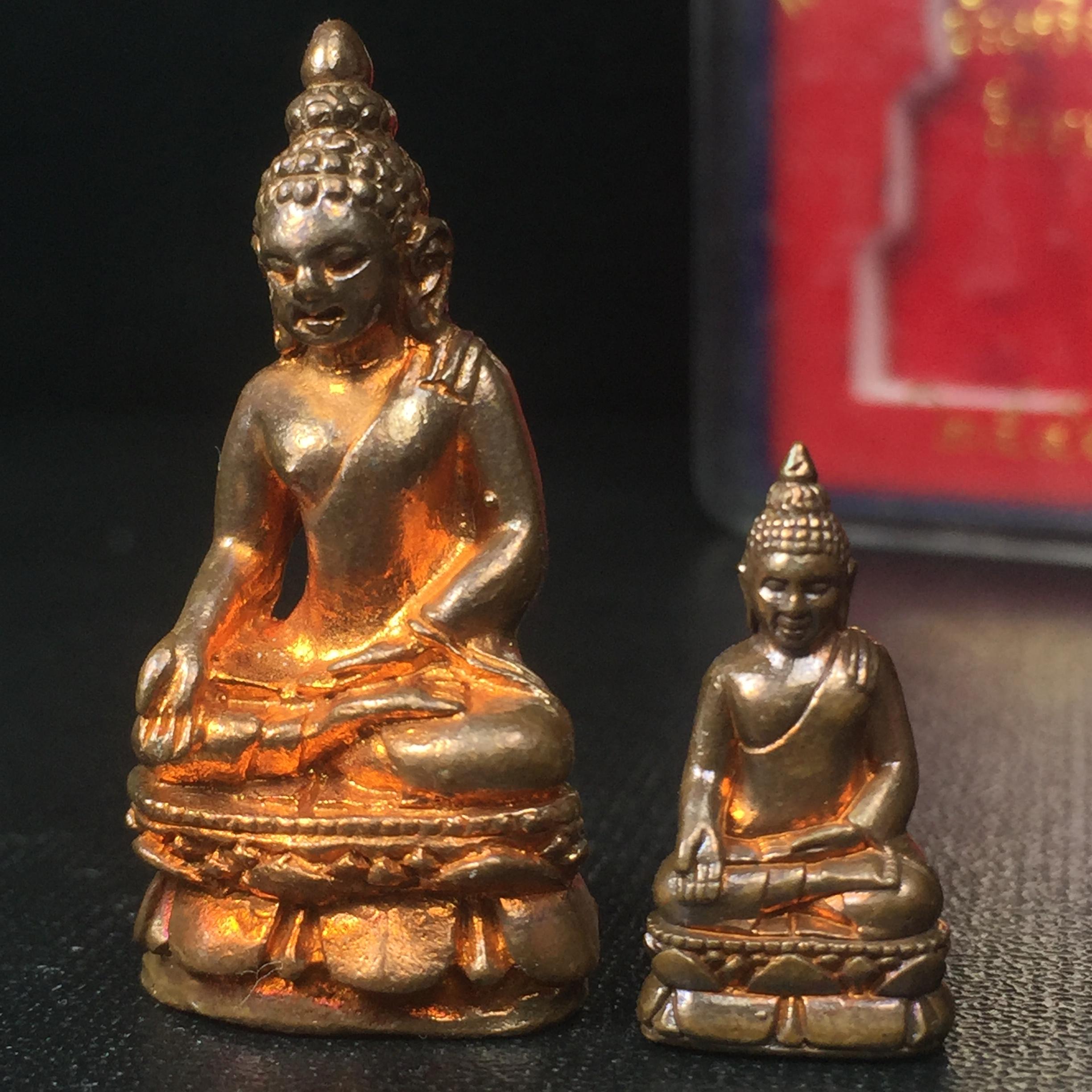 พระไพรีพินาศ วัดบวรนิเวศวิหาร รุ่นชัยชนะศึก ปี2546 พิมพ์บัวเหลี่ยม เนื้อสัตตโลหะ หมายเลข 596(สภาพสวยพร้อมกล่องบรรจุเดิมครบสมบูรณ์)(พระดี พิธีใหญ่ มวลสารเด่น รุ่นนิยม)