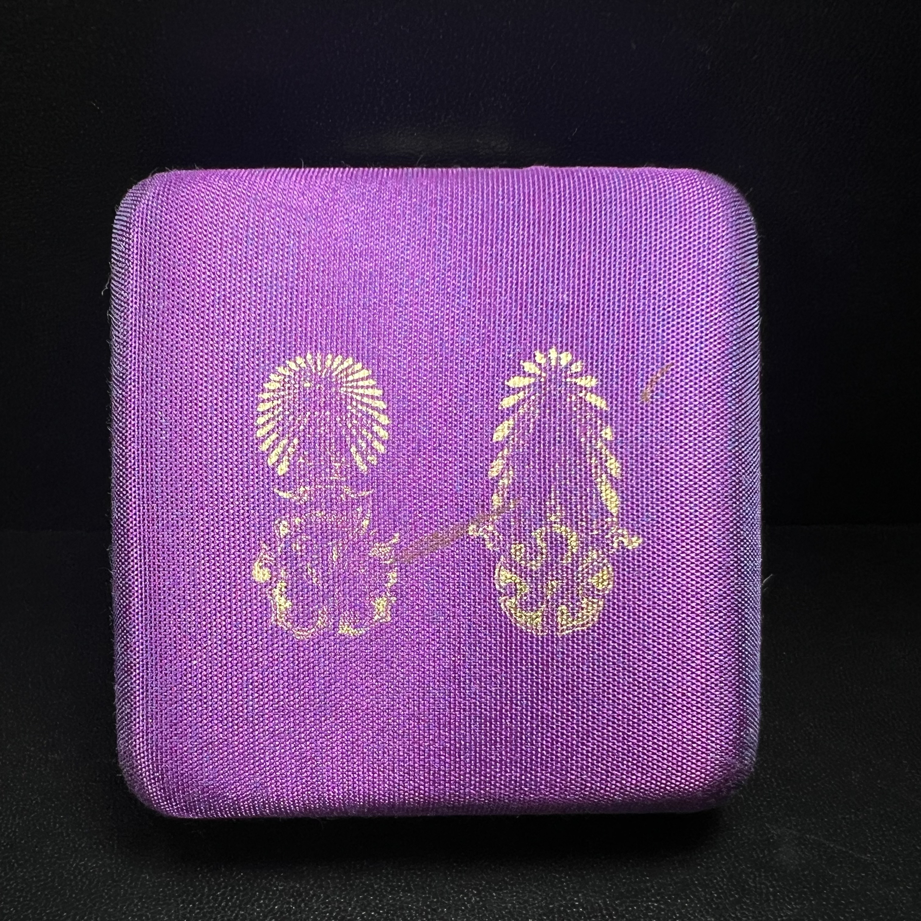 พระกริ่งพระพุทธนรสีห์ จปร.+ภปร. ครบรอบ 100 ปี ธนาคารไทยพาณิชย์ เนื้อนวโลหะ ปี 2550 สมเด็จพระเทพรัตนราชสุดาฯ เสด็จเป็นองค์ประธานในพิธีเททอง(พุทธศิลป์งดงาม)ด้านหน้าฐานประดับด้วยตราสัญลักษณ์พระปรมาภิไธยย่อ "จปร" และ "ภปร" เคียงคู่กันเป็นค