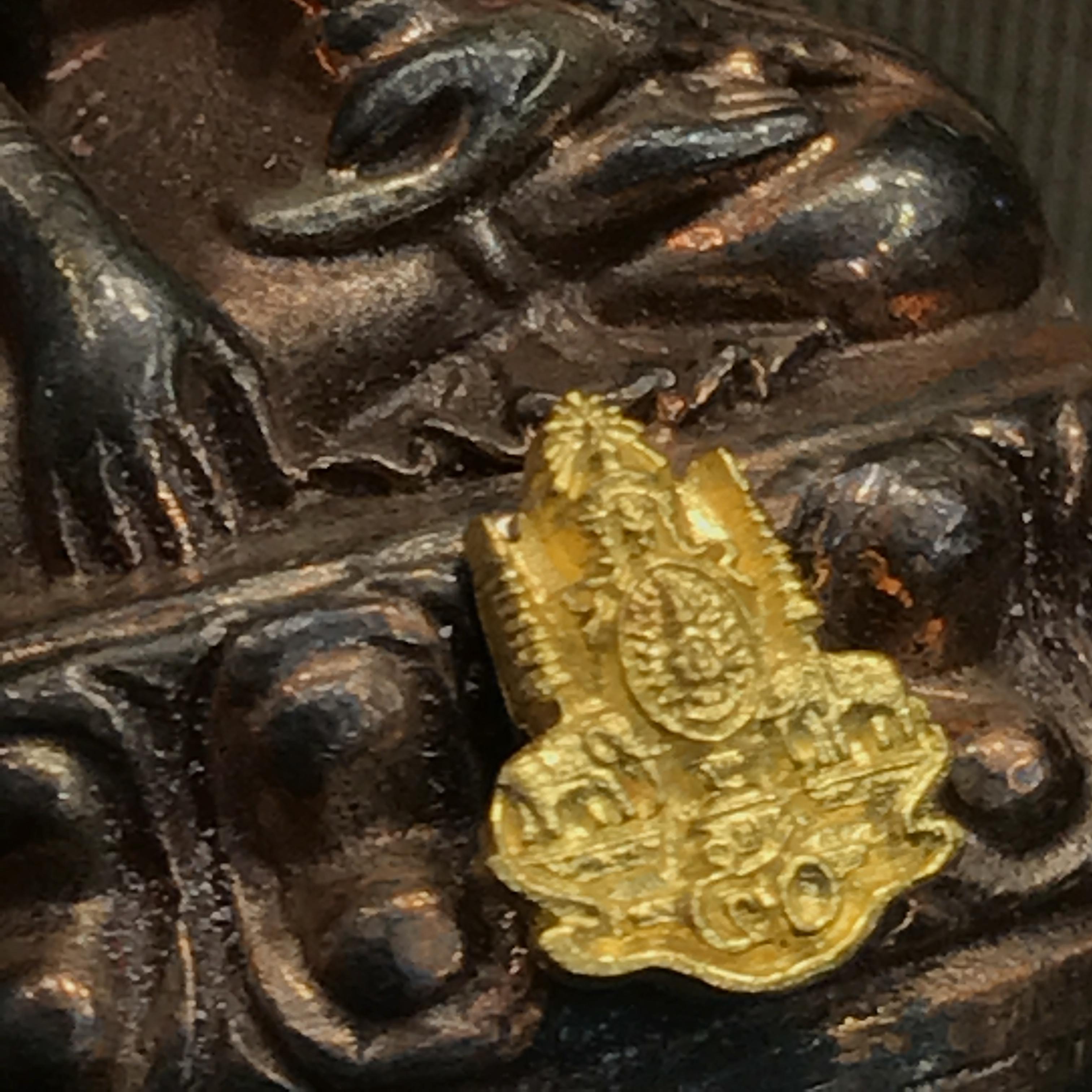 พระกริ่งเจริญโภคทรัพย์ พระพิมพ์จิตรลดา ที่ระลึกโครงการหลวง ปี2539(ชุดกรรมการหายาก)(1ใน1999ชุด)