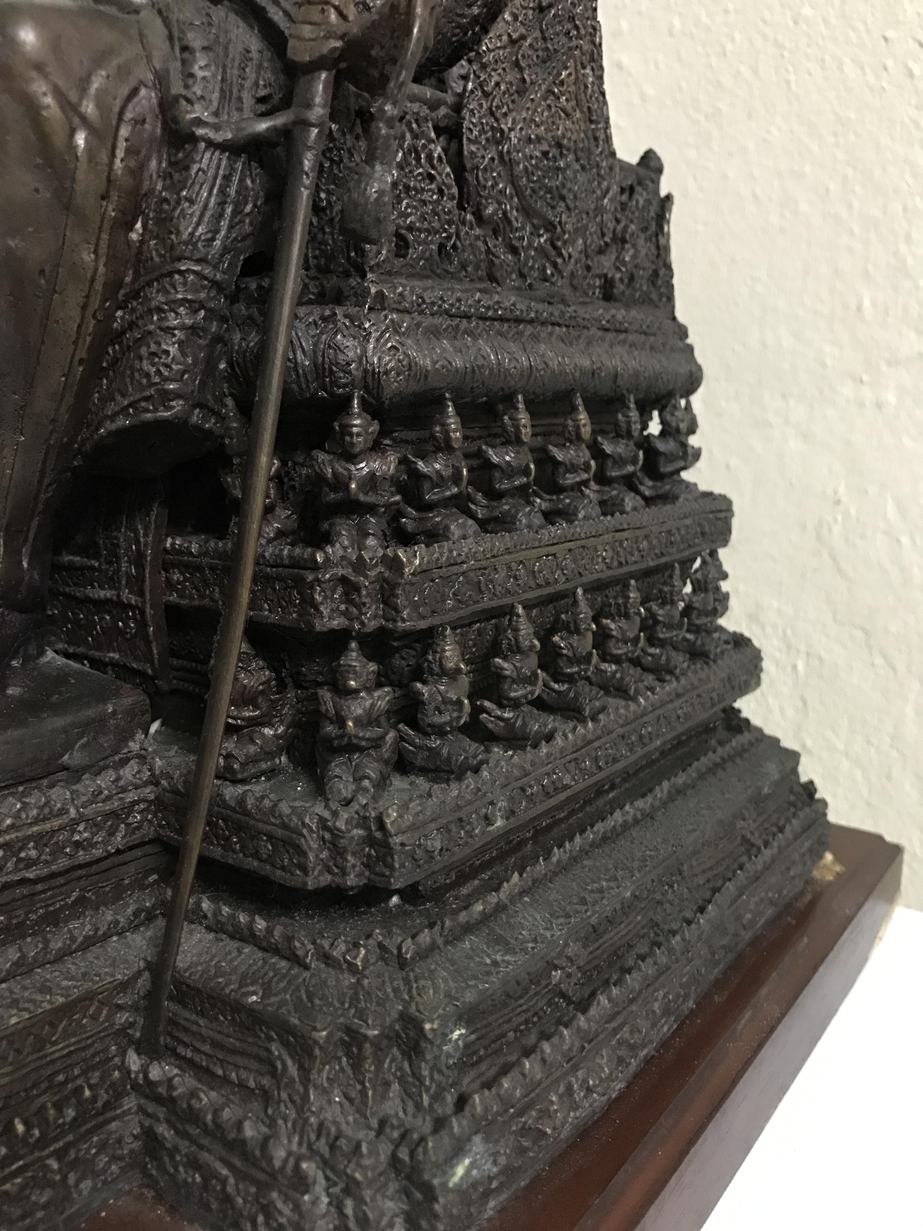 พระบรมรูปพระบาทสมเด็จพระเจ้าอยู่หัวรัชกาลที่9(นั่งบัลลังก์) กระทรวงมหาดไทยจัดสร้าง ปี2539