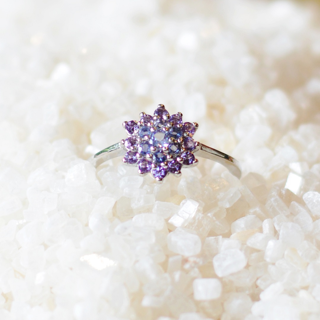 แหวนดอกพิกุล แหวนพลอยแท้ Gemstone flower rings