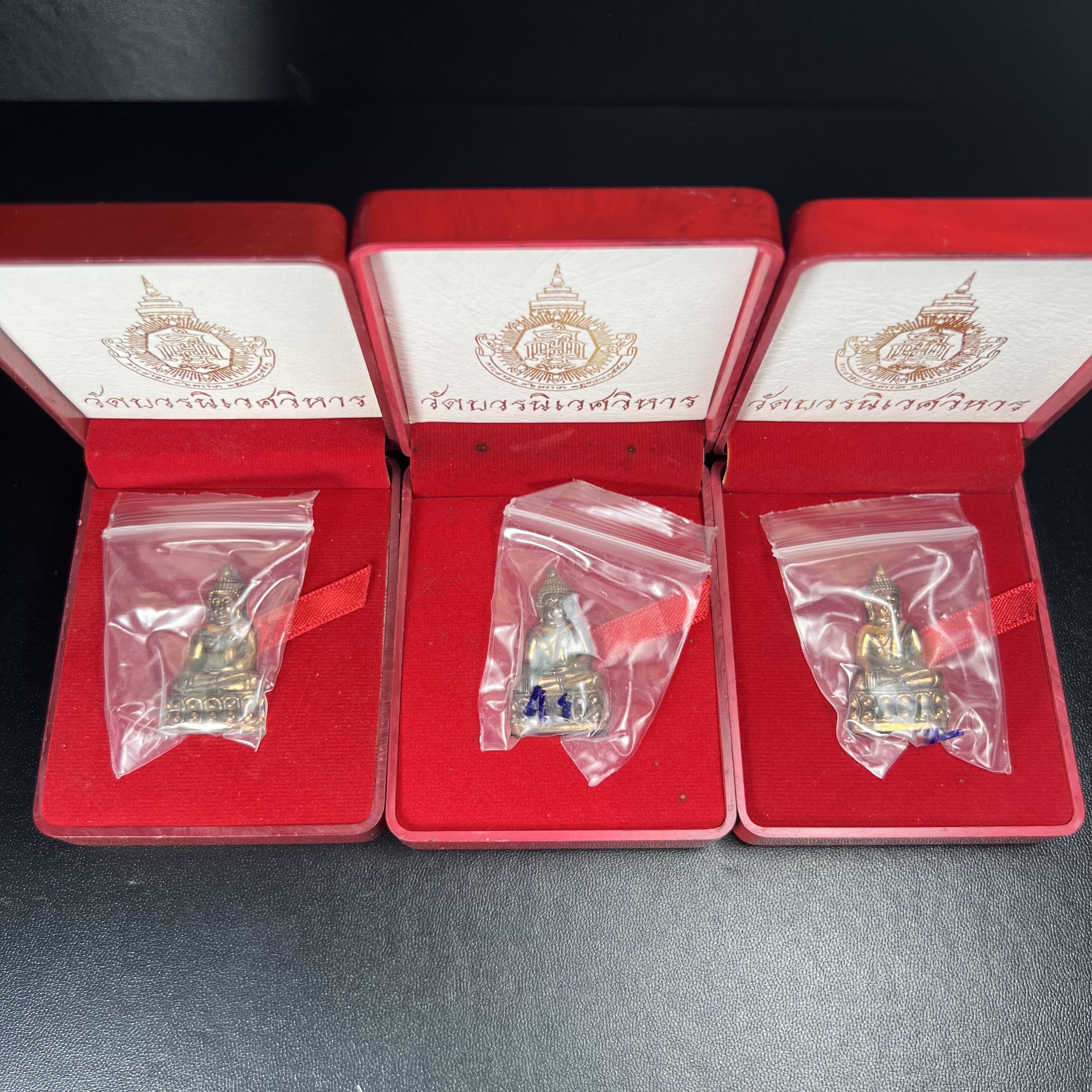 พระกริ่ง 8 รอบ ญสส. 96 พรรษา สมเด็จพระญาณสังวร สมเด็จพระสังฆราช สกลมหาสังฆปรินายก วัดบวรนิเวศวิหาร ปี 2552 เนื้อนวโลหะเต็มสูตรแก่ทองคำ(1 ใน 2999 องค์)