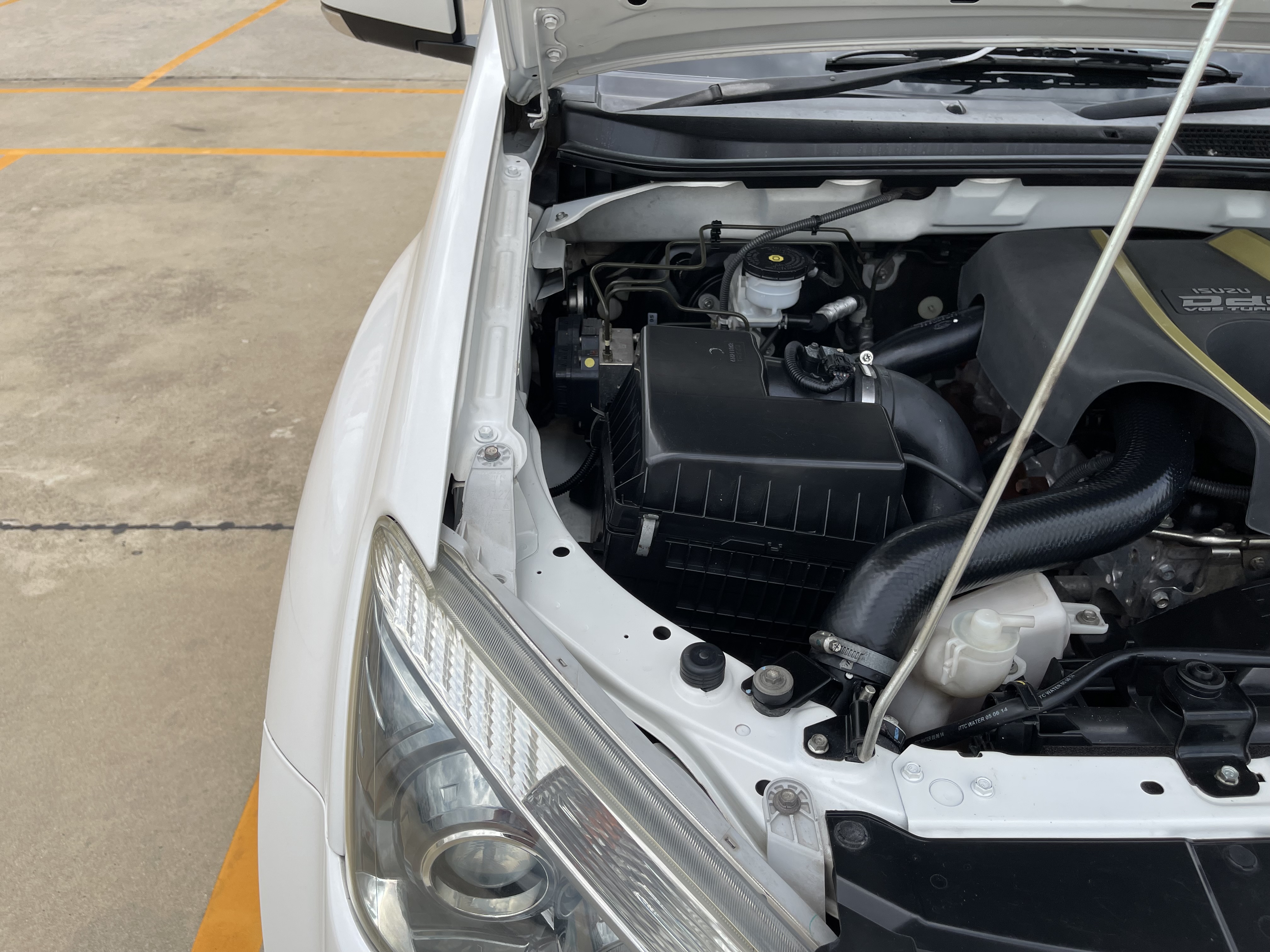 Isuzu Dmax All New 4ประตู Hilander 2.5 Vgs Z Dvd 2014 ขาวมุก