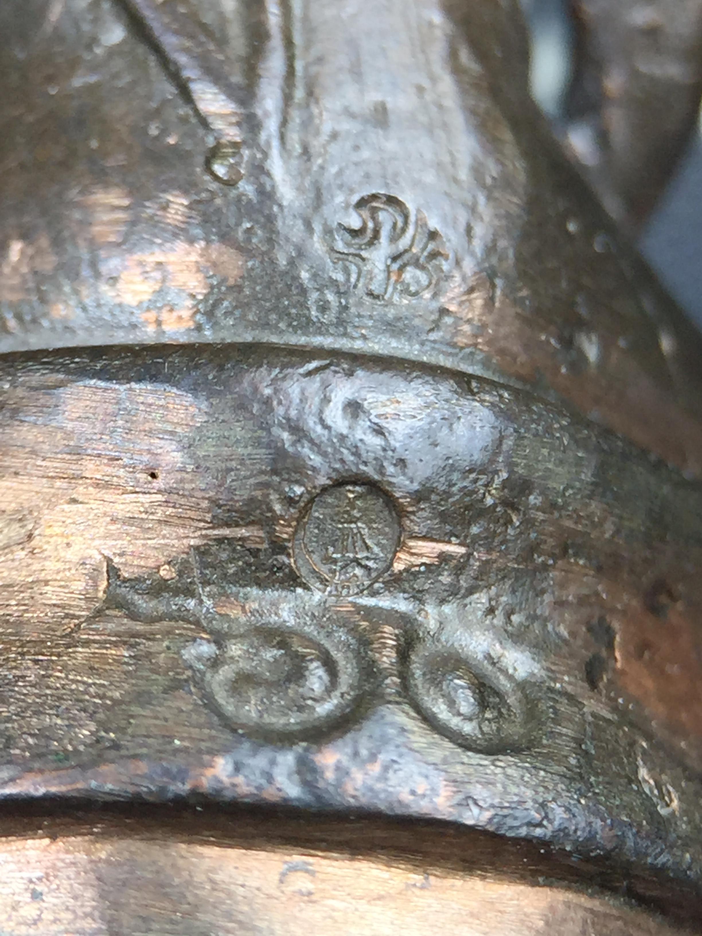 พระกริ่ง ภปร. 60 ปี ธรรมศาสตร์ สร้างเป็นที่ระลึกการสถาปนาครบรอบ 60 ปี มหาวิทยาลัยธรรมศาสตร์ ปี 2537(ในหลวงรัชกาลที่9 เสด็จเป็นประธานในพิธี)(พิธีใหญ่ เกจิที่มีชื่อเสียงมาร่วมปลุกเสกจำนวนมาก ชนวนมาลสารเก่าเข้มขลัง )**ของดีธรรมศาสตร์ที่ศิษย์เก่าไม่ควรพลาด**