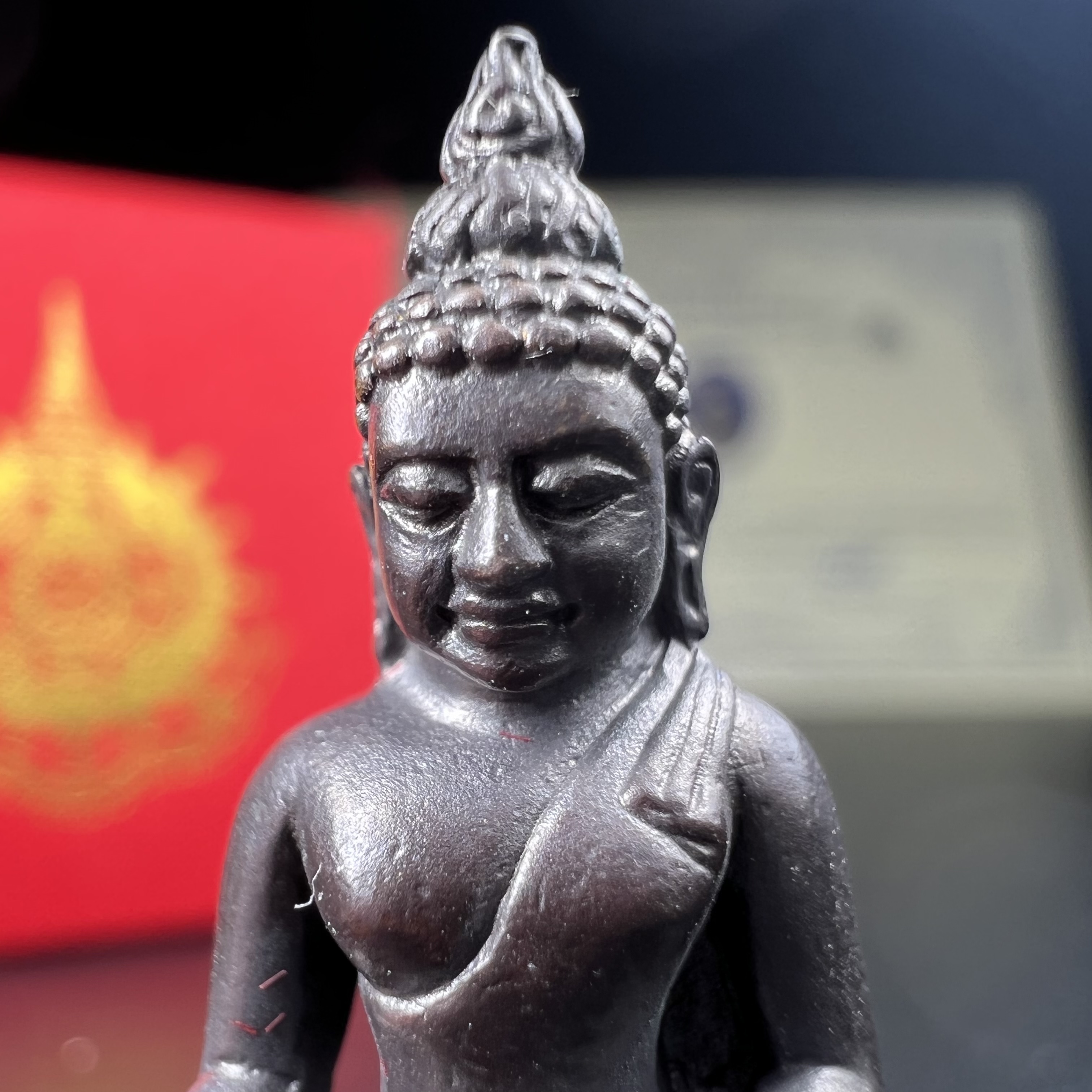 พระกริ่งไพรีพินาศ เฉลิมพระเกียรติ พระบาทสมเด็จพระเจ้าอยู่หัวรัชกาลที่9 พระชนมพรรษา 6 รอบ ปี2542 เนื้อนวโลหะผสมทองคำ(บรรจุเหล็กไหล)ดีนอก-ดีใน***องค์นี้สภาพสวยครบสมบูรณ์ มาพร้อมกล่องเดิมและใบรับรองจากผู้จัดสร้างแบบนี้หายากมาก***